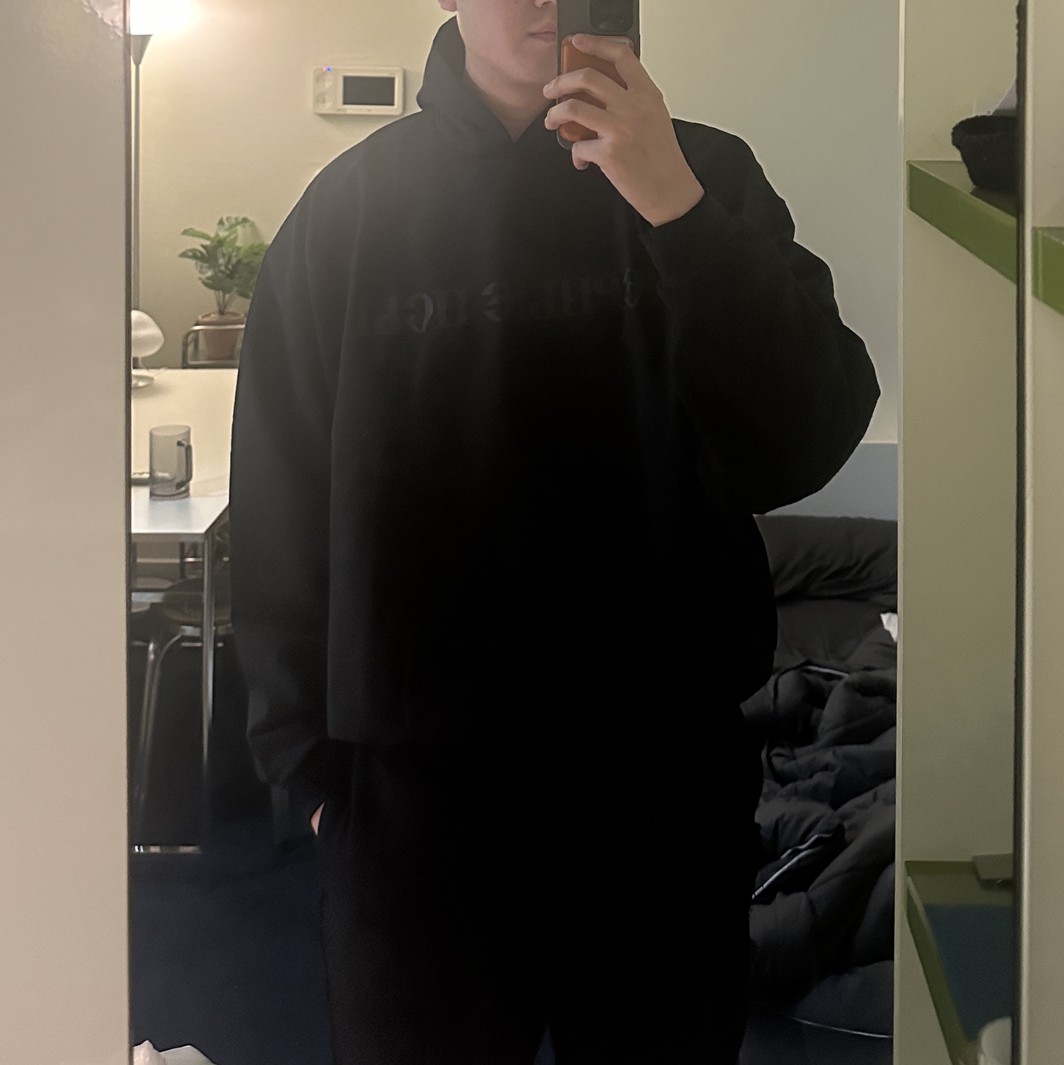 Yeezy x Gosha Rubchinskiy YZY Black Dogs Hoodie Black 착용 스타일