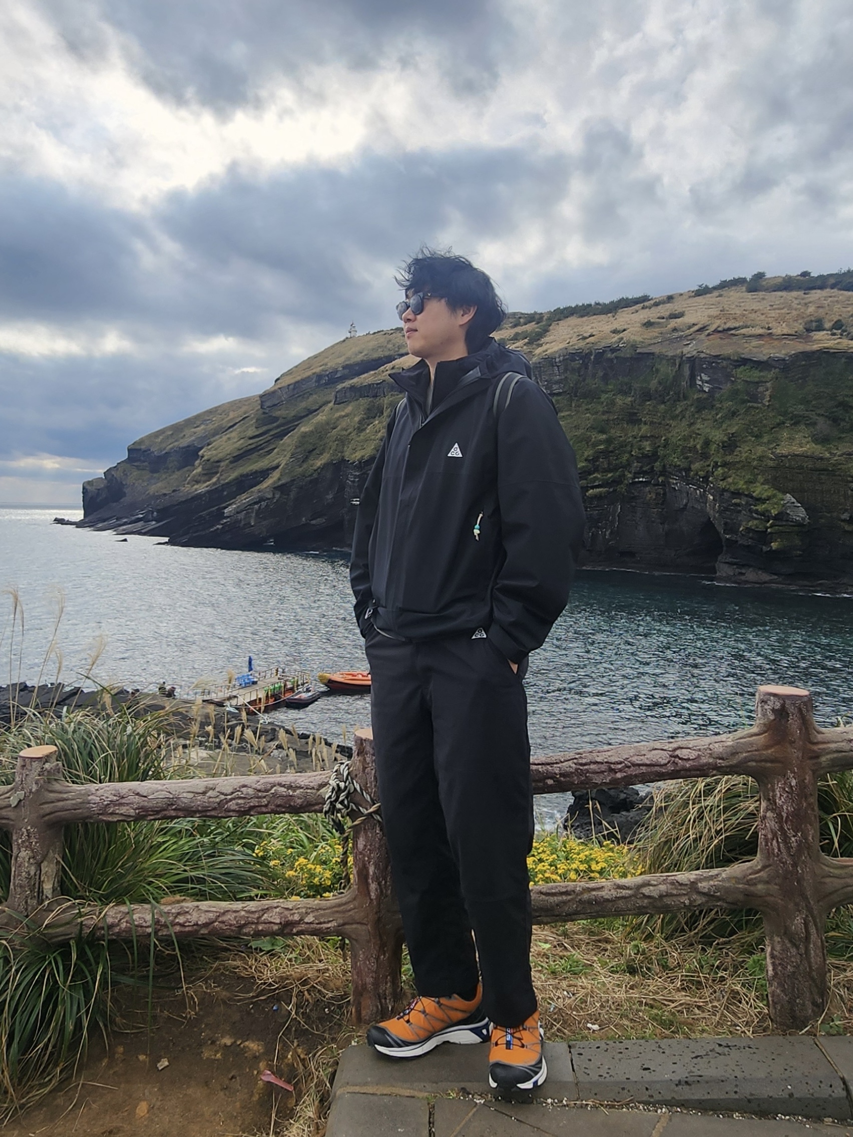 Nike ACG Storm-Fit ADV Cascade Rains Full Zip Jacket Black - Asia, Nike ACG UV Hiking Pants Black - Asia 착용 스타일 - 1