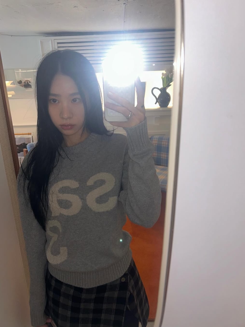 [KREAM 단독] Safarispot Women Basic Safari Knit White, [KREAM 단독] Safarispot Women Basic Safari Knit Black 착용 스타일