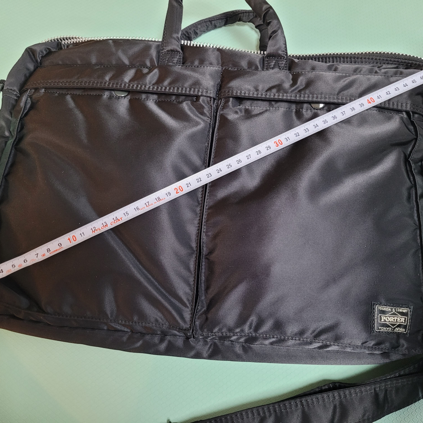 Porter Tanker 2Way Briefcase Black 착용 스타일 - 4