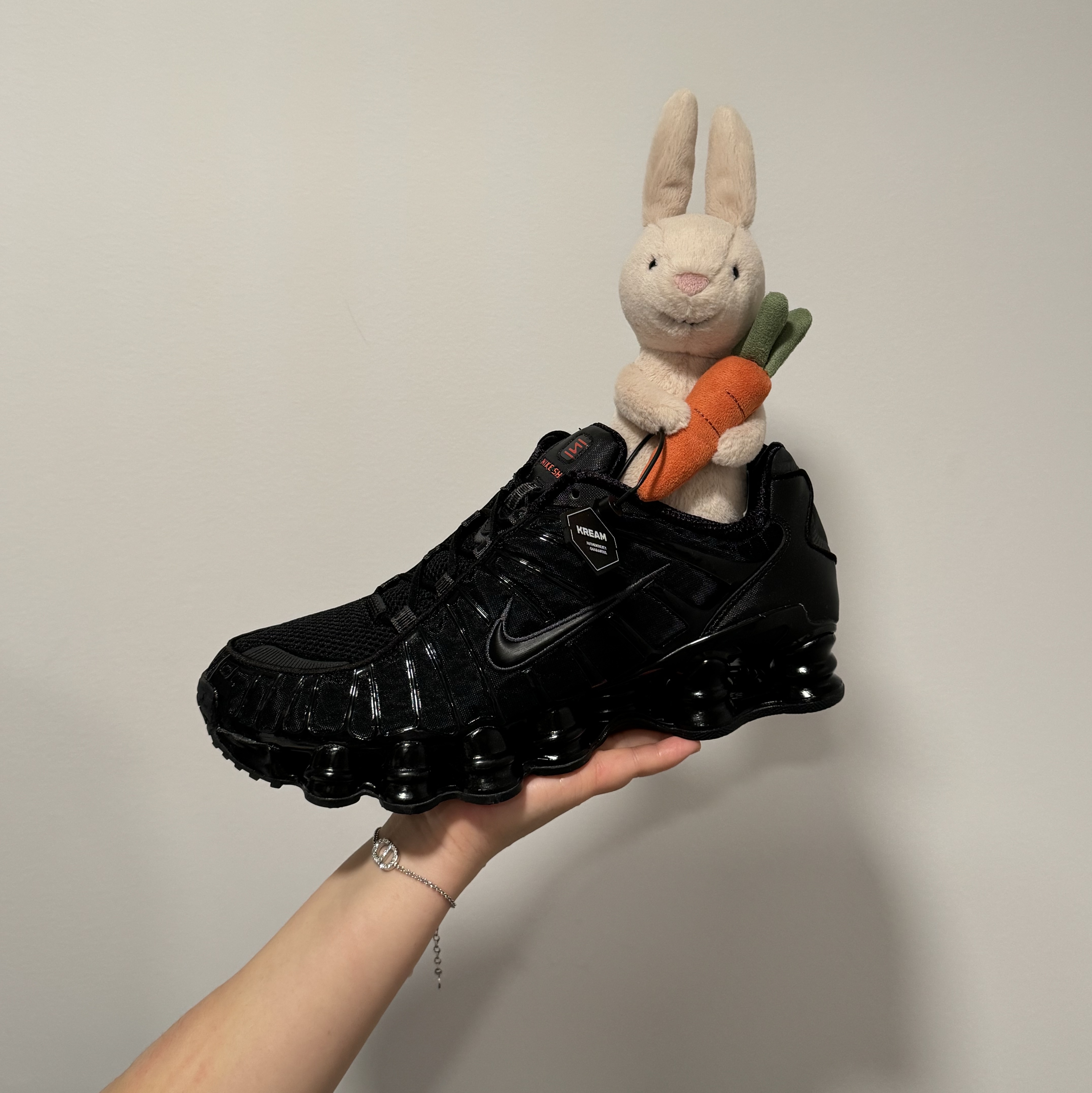 (W) Nike Shox TL Black and Max Orange 착용 스타일