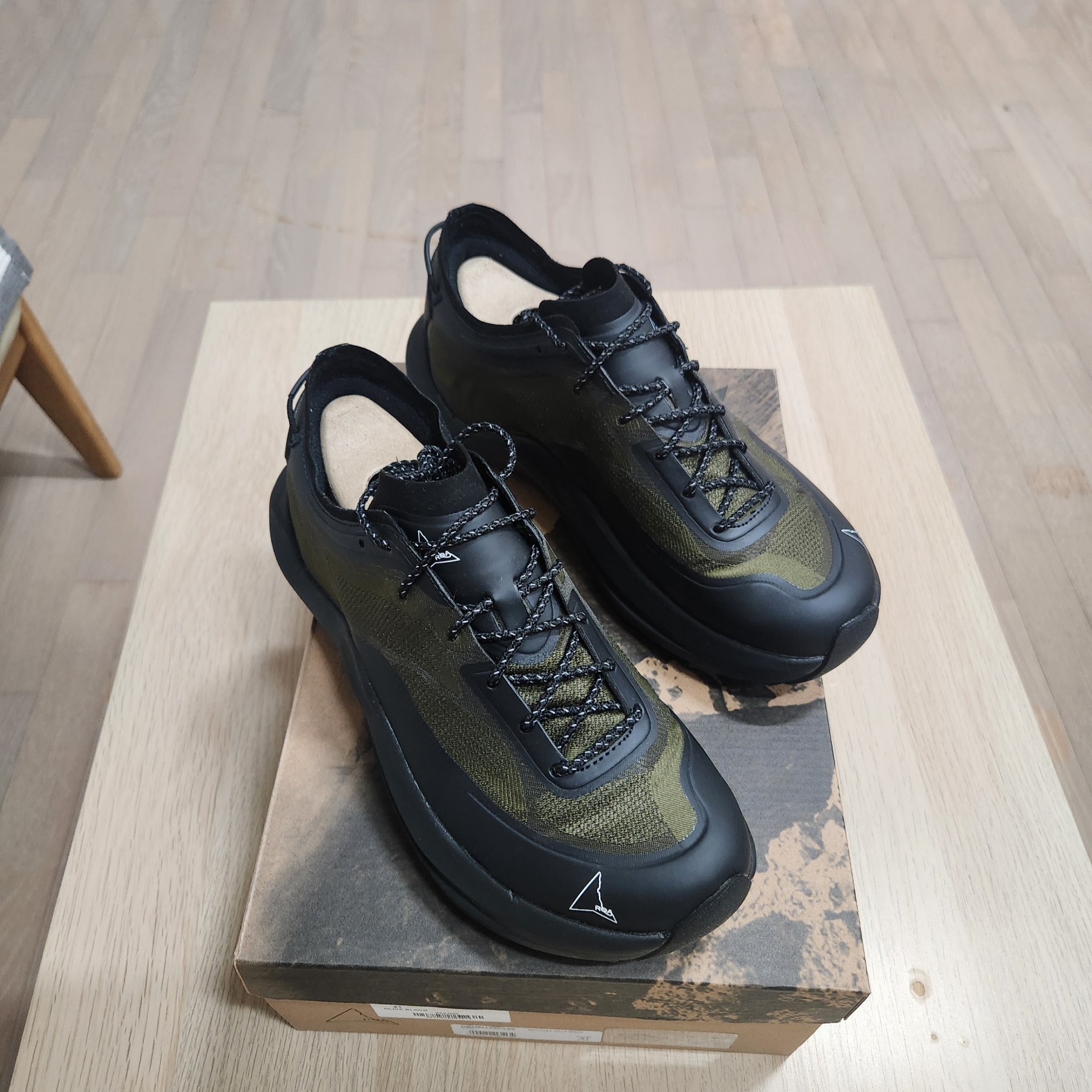 Roa Sella Olive Black 착용 스타일 - 3