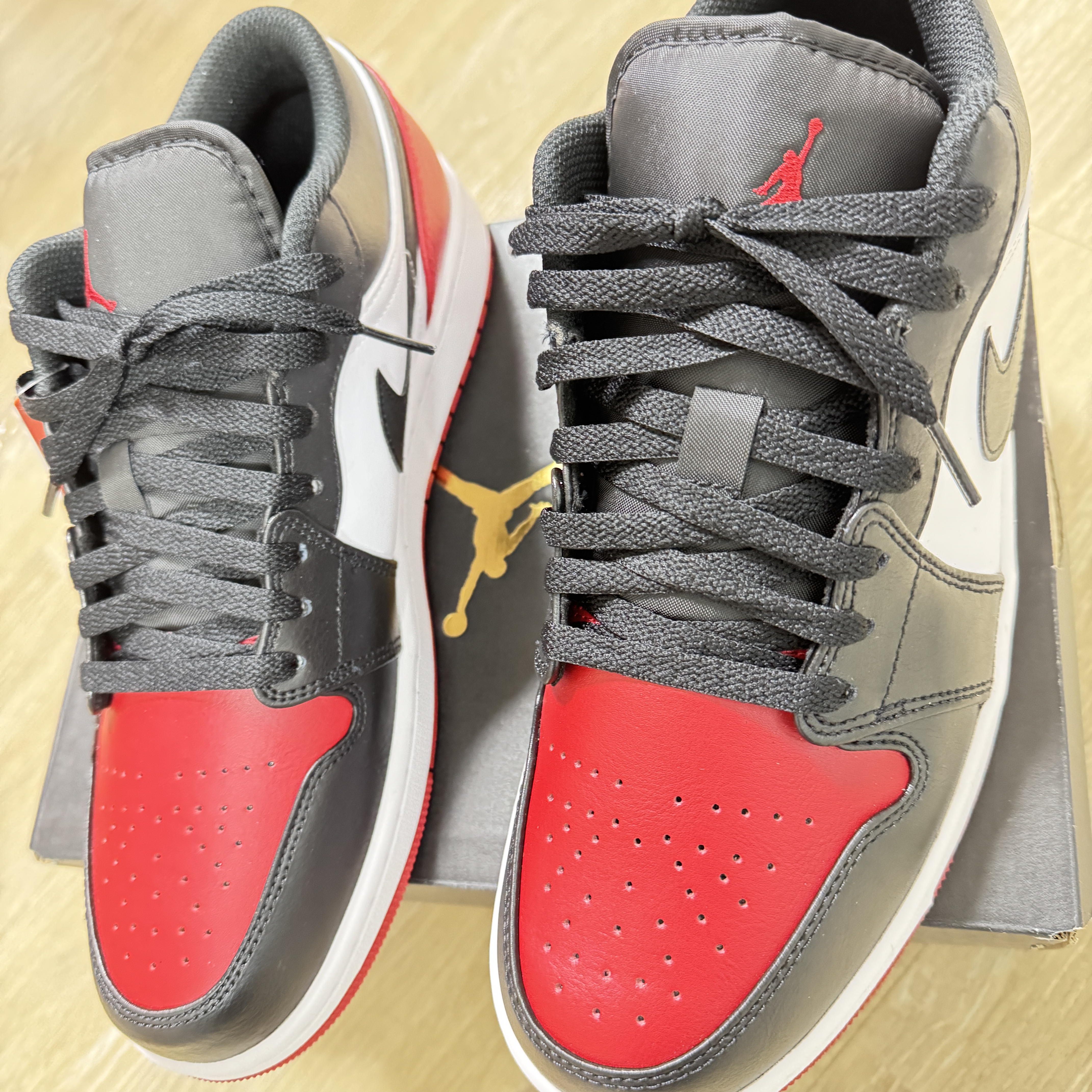 Jordan 1 Low White Varsity Red 착용 스타일 - 2