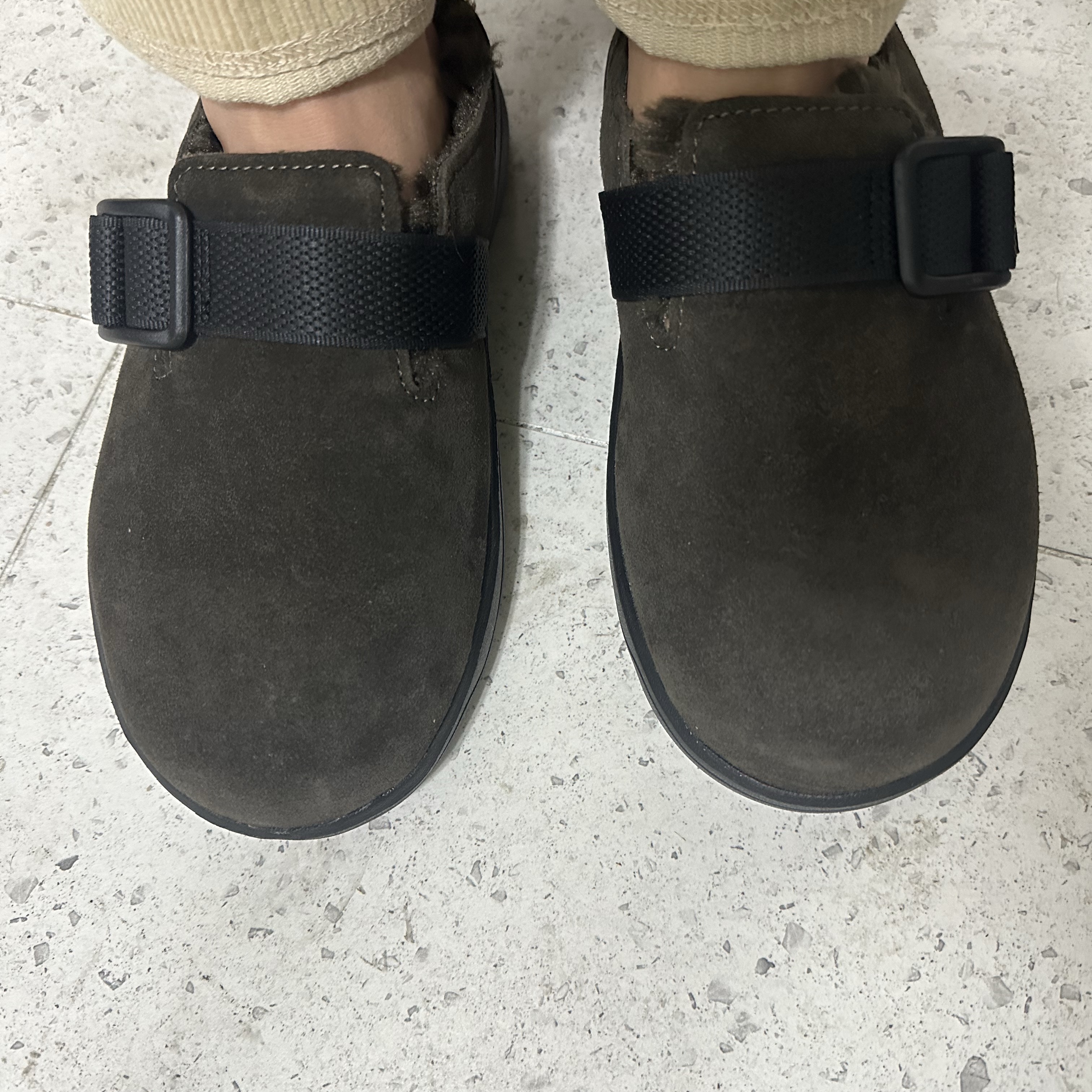 The North Face Buckle Mule Dark Brown 착용 스타일