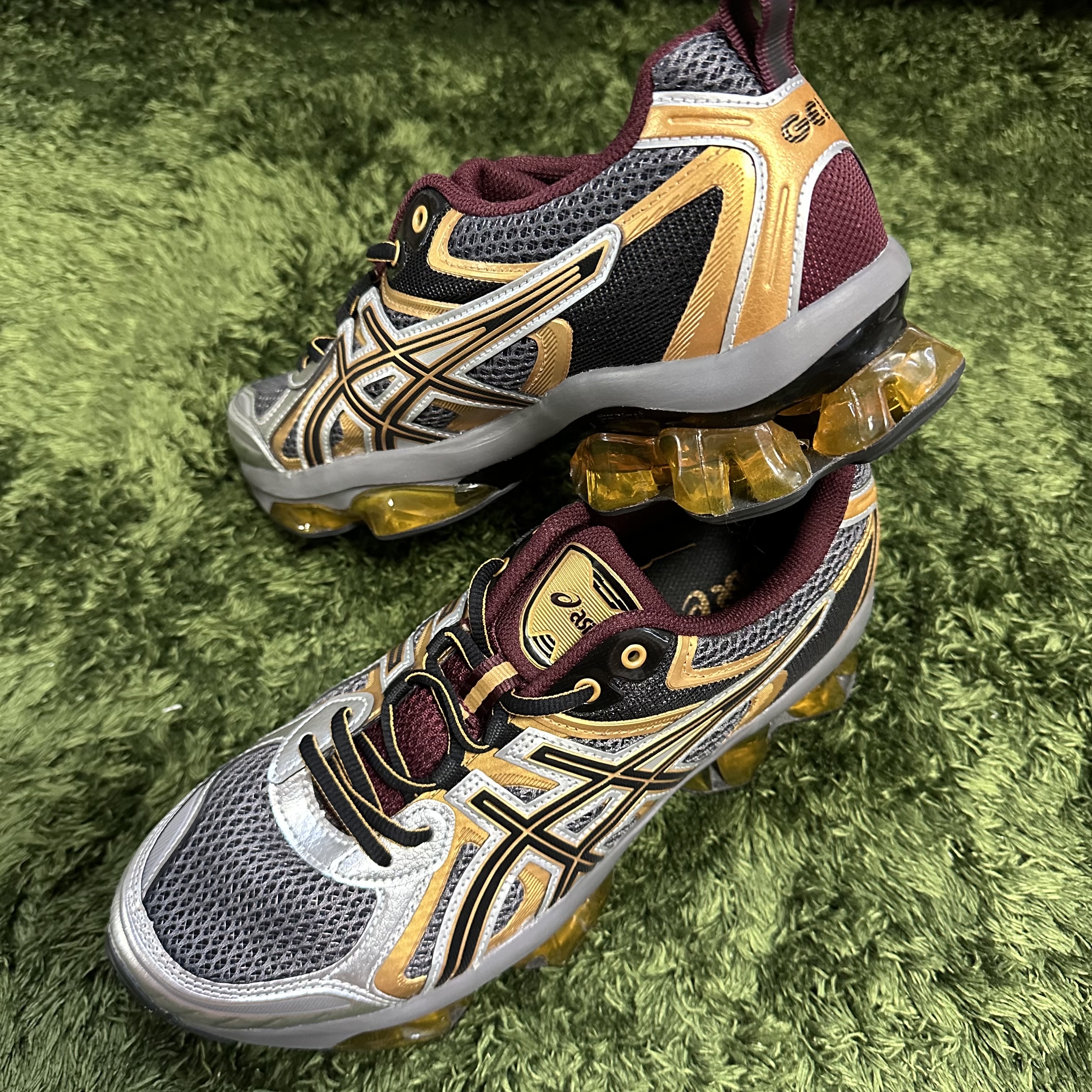 Asics Gel-Quantum Kinetic Carbon Pure Gold 착용 스타일 - 1