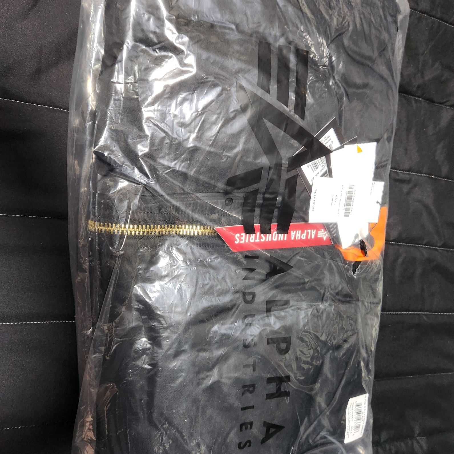 ALPHA INDUSTRIES MA-1 Flight Jacket Black 착용 스타일 - 2