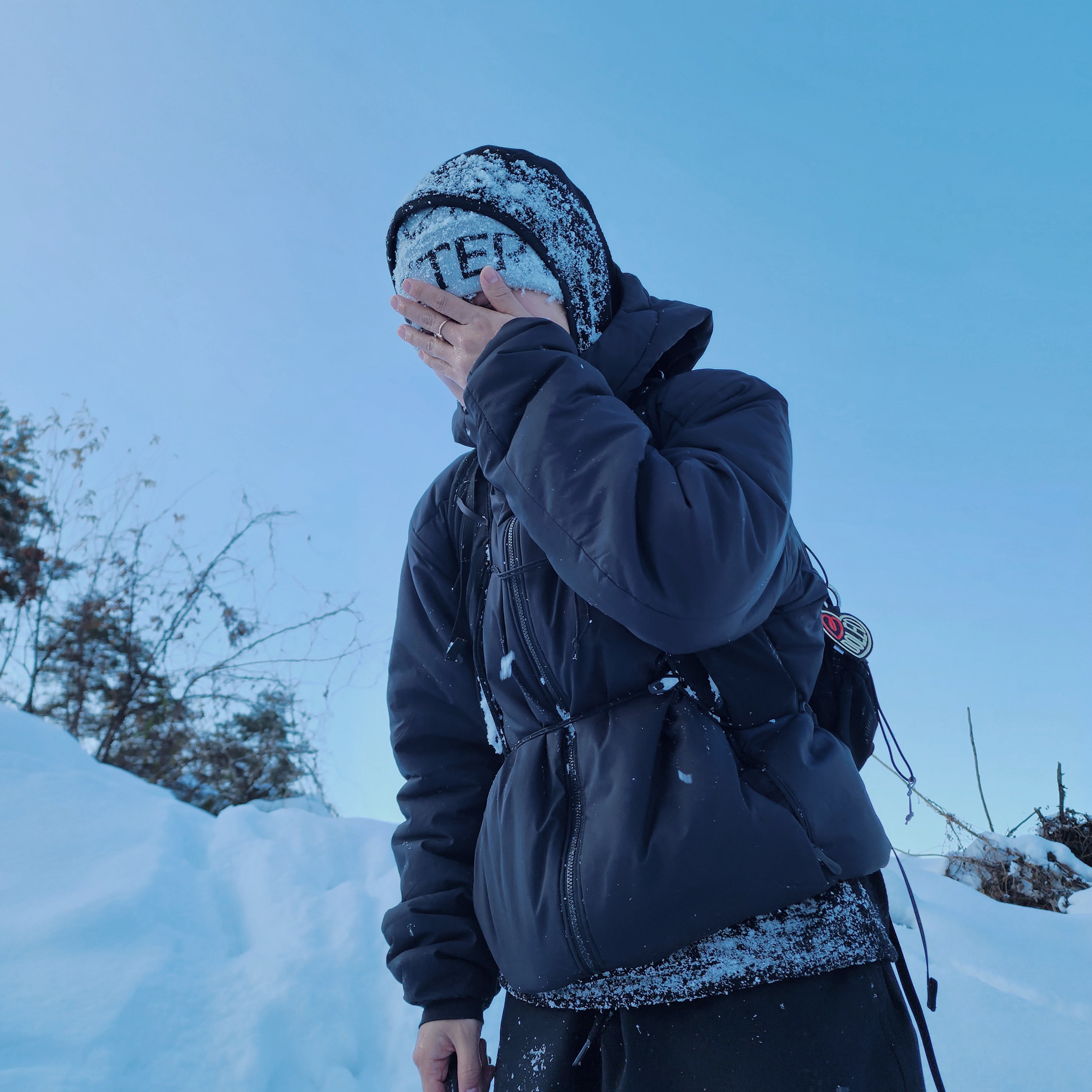 Arc'teryx Bird Word Toque Orca, Arc'teryx Atom AR Hoody Black 착용 스타일 - 2