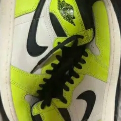 Jordan 1 Retro High OG Volt 착용 스타일