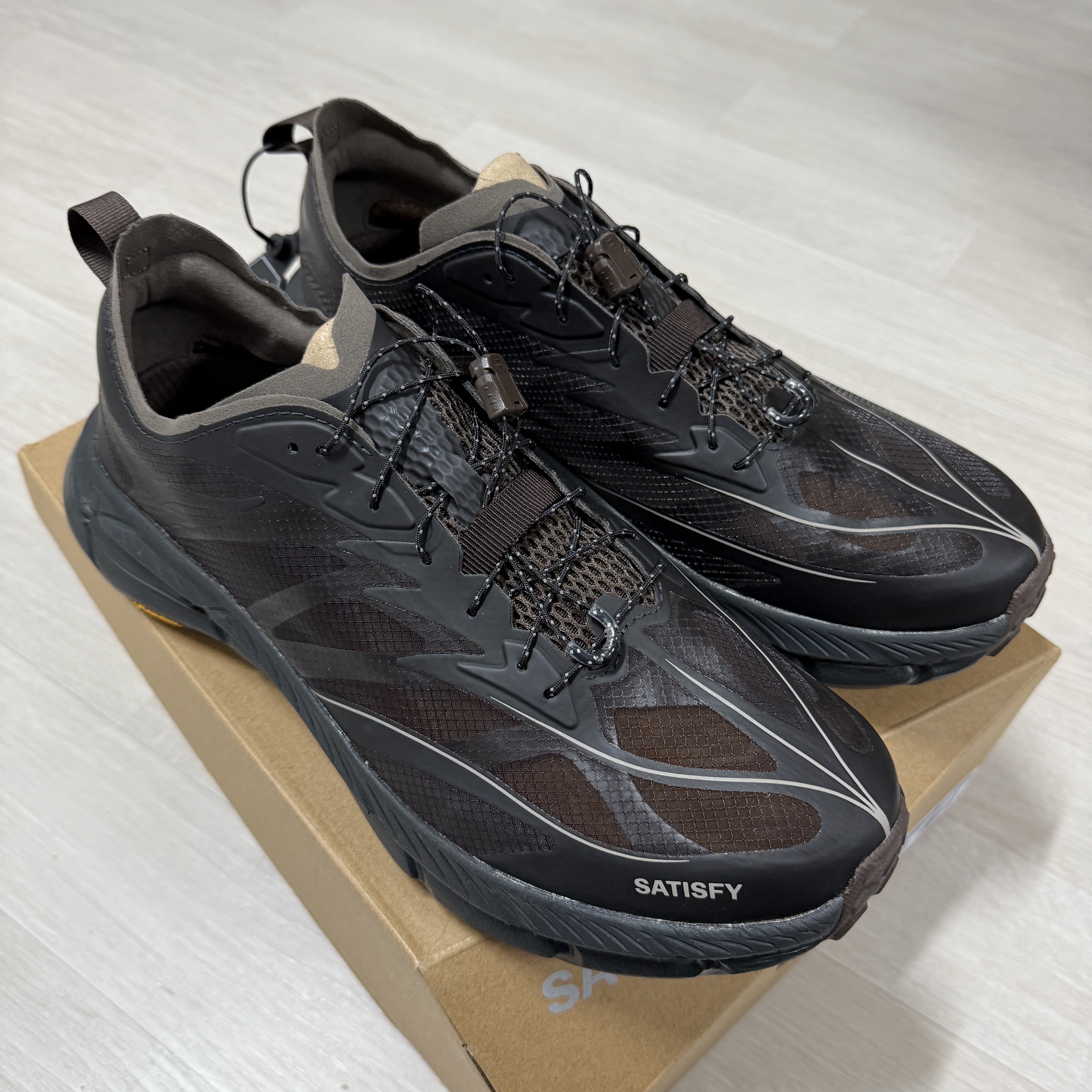 Hoka x Satisfy Mafate Speed 4 Lite Coffee 착용 스타일 - 3