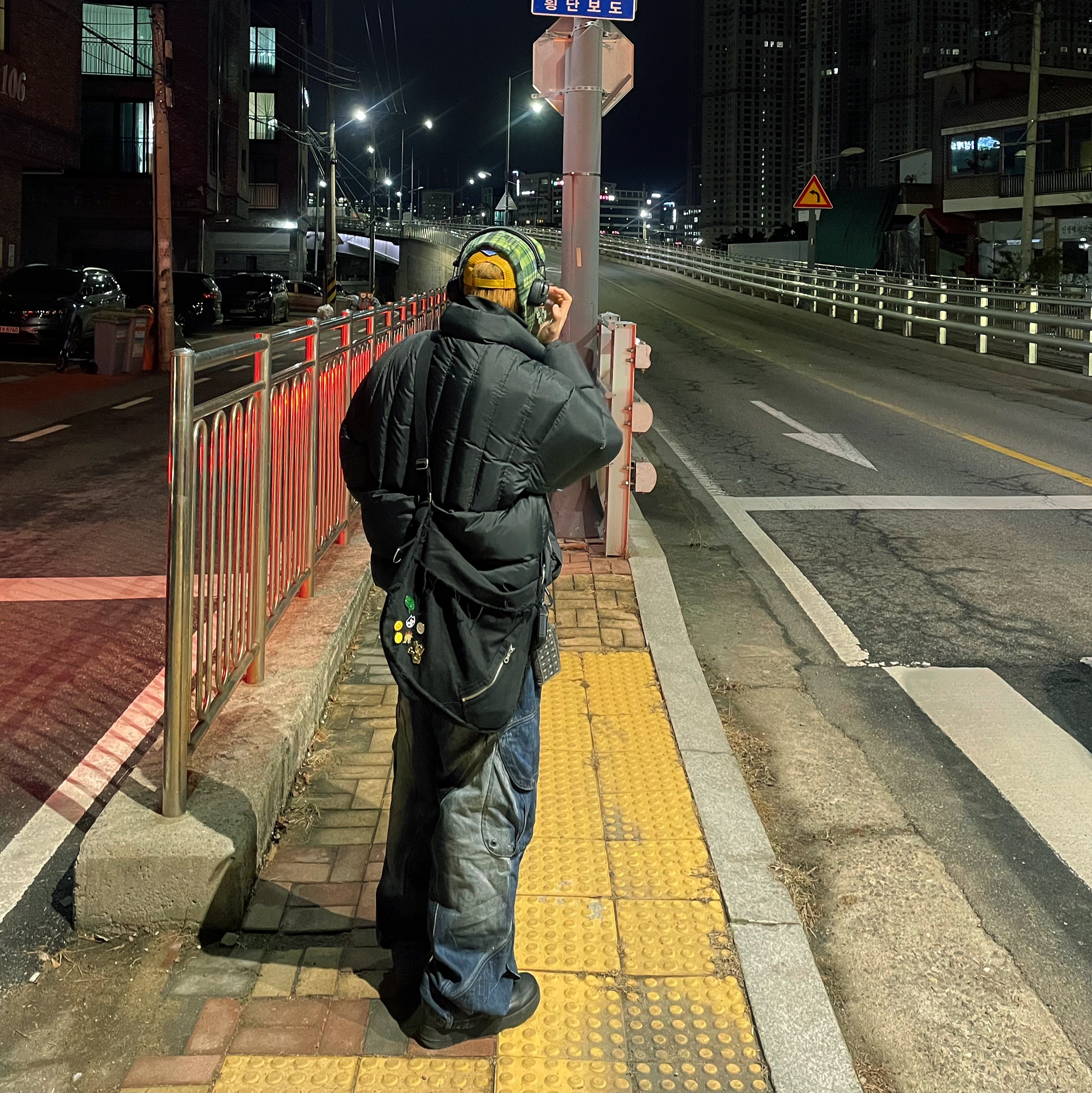 Supreme x Hysteric Glamour x Vanson Leathers Mesh Back 6-Panel Green - 24FW, Supreme Flannel Reversible Puffer Jacket Black - 22FW 착용 스타일 - 2