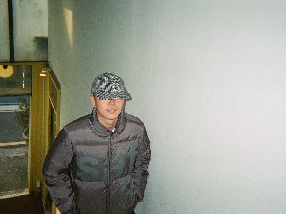 [KREAM 단독] Safarispot Basic Safari Down Jacket Black, [KREAM 단독] Safarispot Basic Safari Down Jacket White 착용 스타일