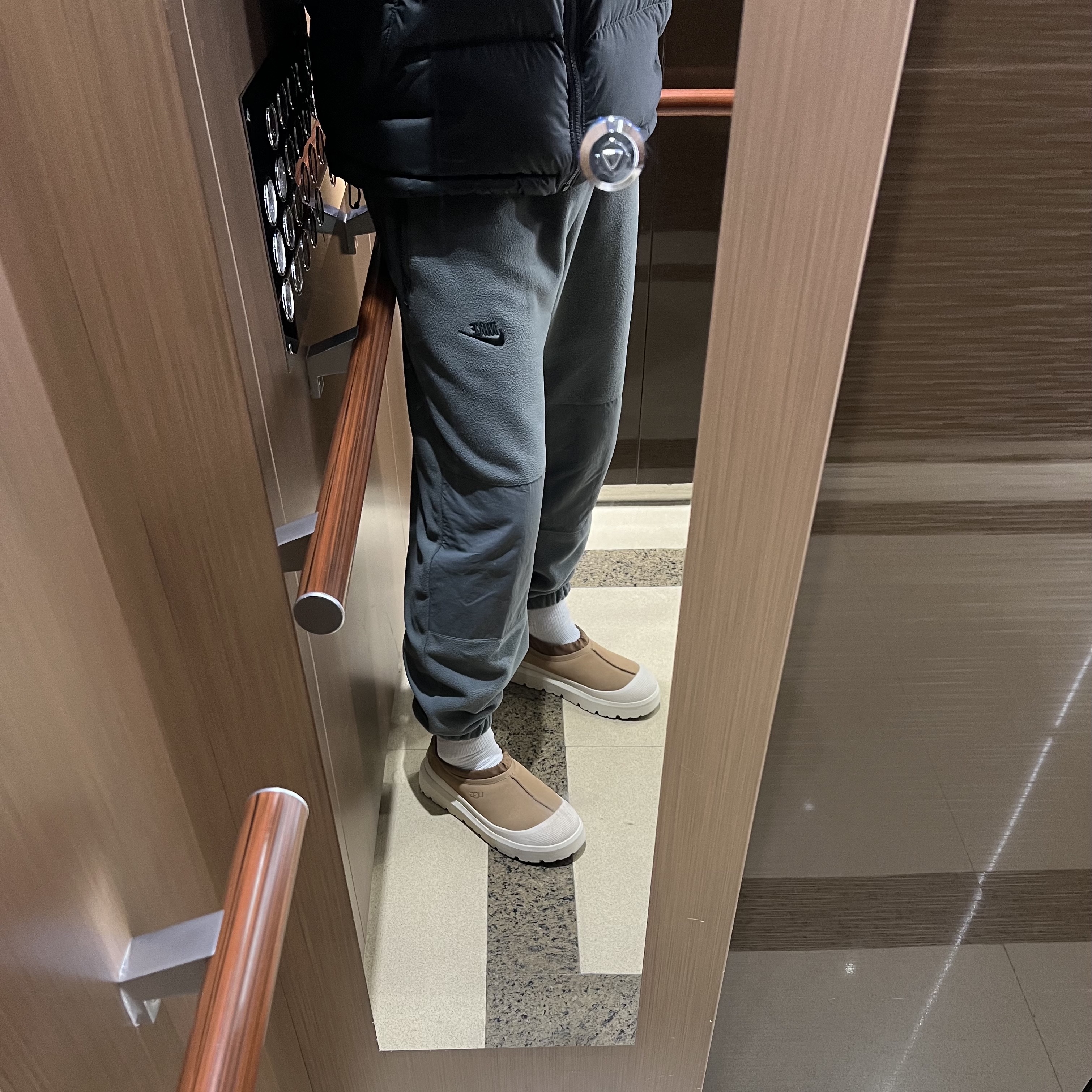 UGG Tasman Weather Hybrid Chestnut Whitecap 착용 스타일