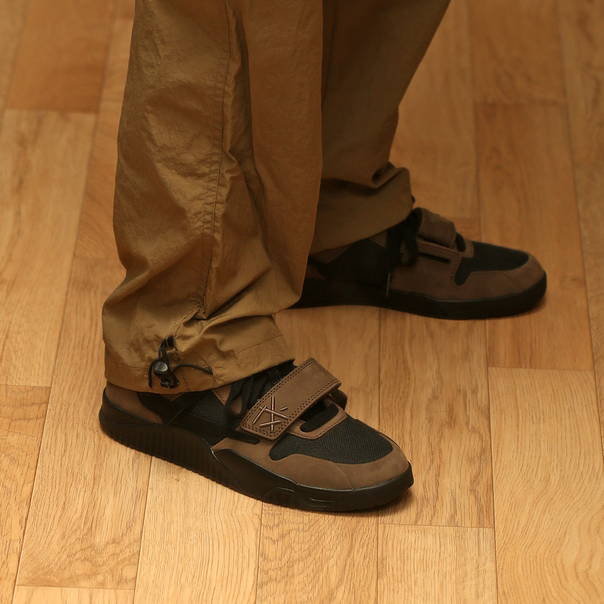 Jordan x Travis Scott Jumpman Jack TR Black and Dark Mocha 착용 스타일 - 10