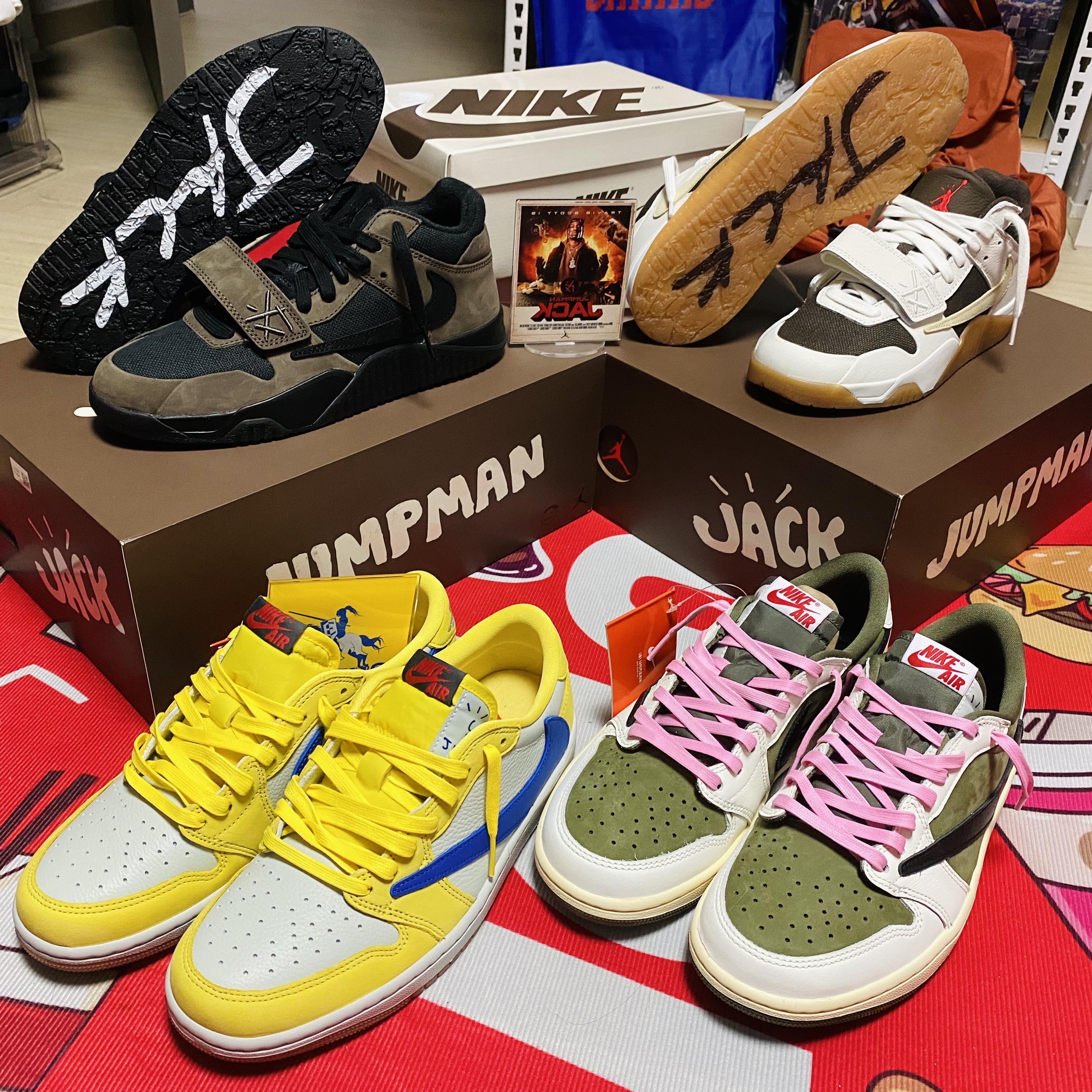 Jordan 1 x Travis Scott Retro Low OG SP Reverse Olive, (W) Jordan 1 x Travis Scott Retro Low OG SP Canary 착용 스타일 - 1