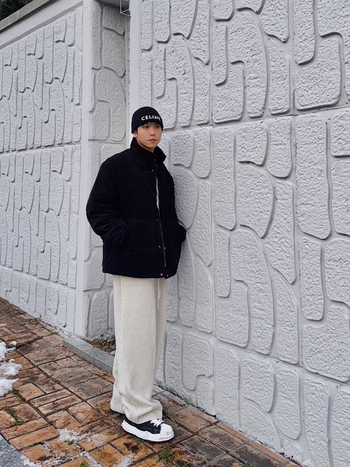Celine Embroidered RIbbed Wool Beanie Black, Celine Embroidered Knit Wool Beanie Black 착용 스타일 - 5