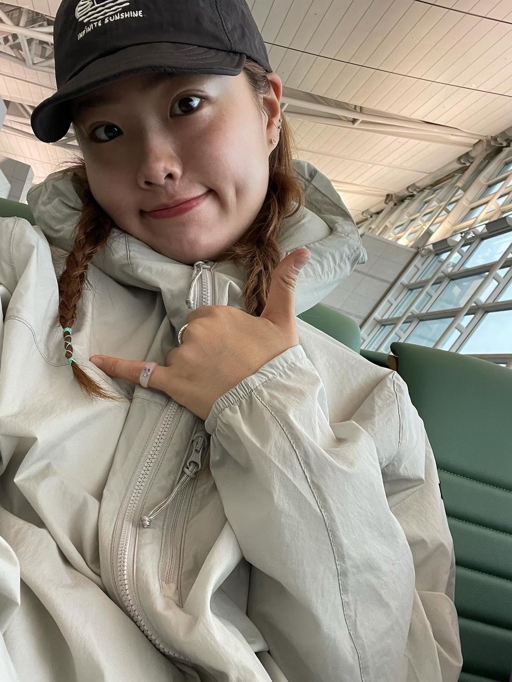 keek Pillowdy UV Light Windbreaker V2 L.Beige 착용 스타일 - 3