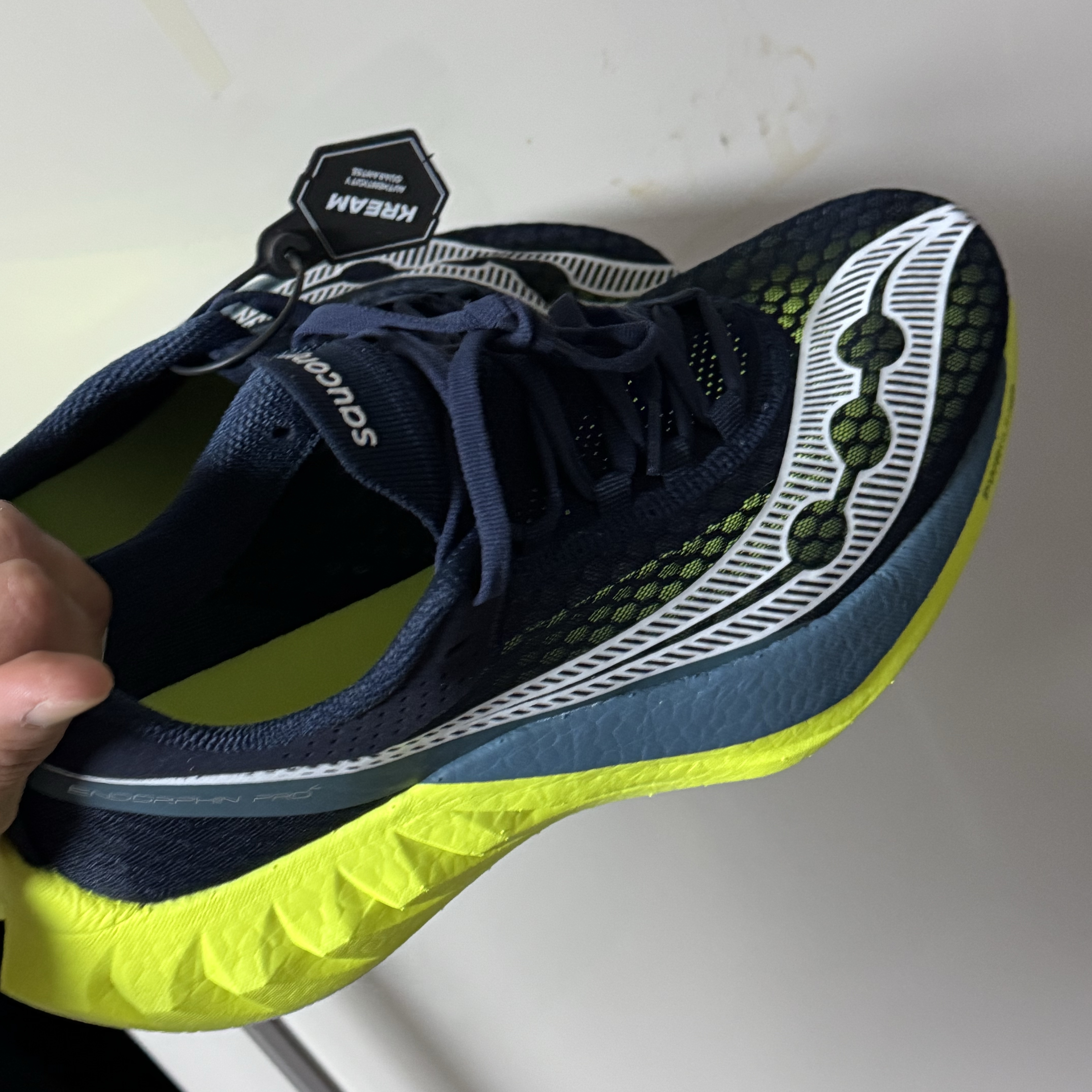 Saucony Endorphin Pro 4 Navy Citron 착용 스타일