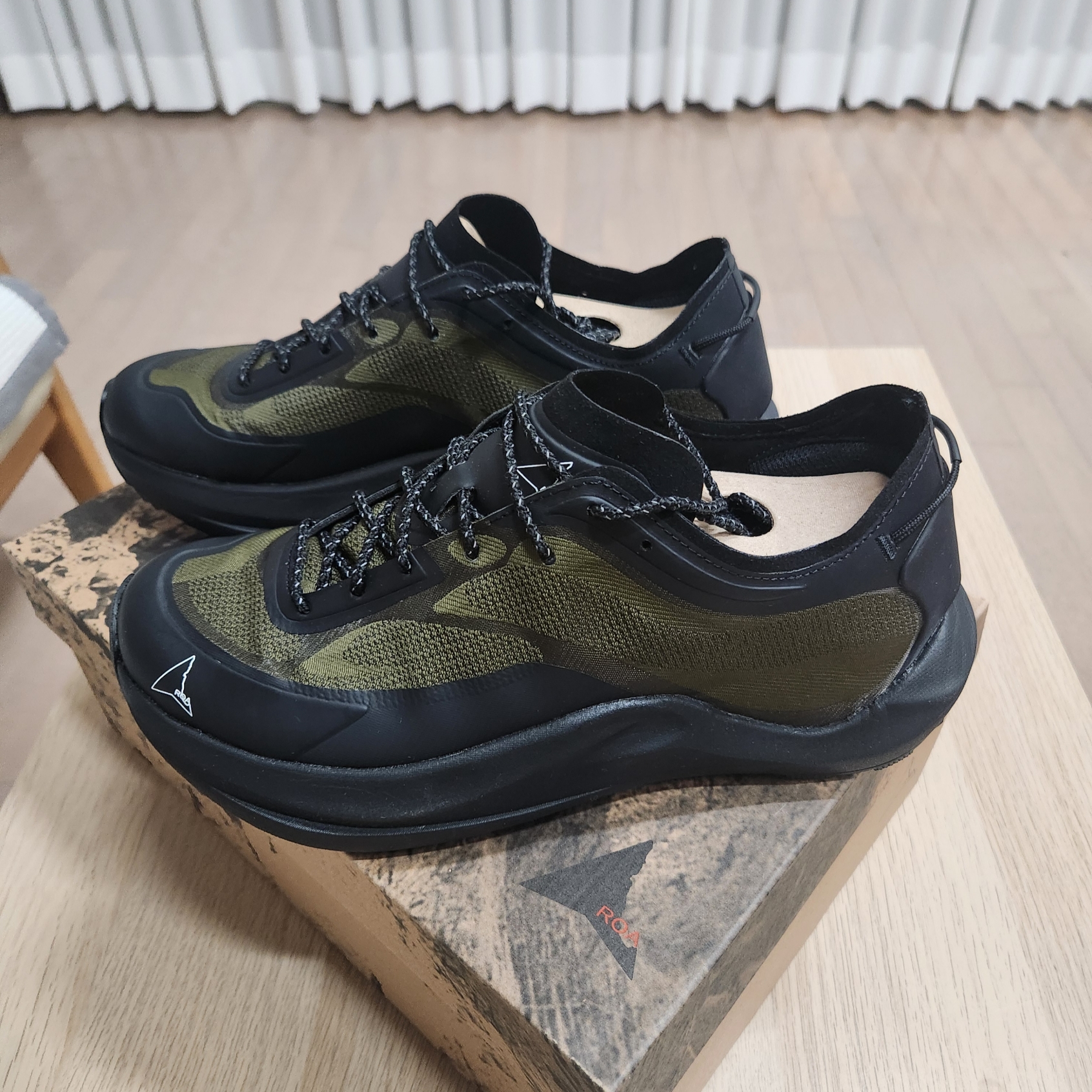 Roa Sella Olive Black 착용 스타일 - 8