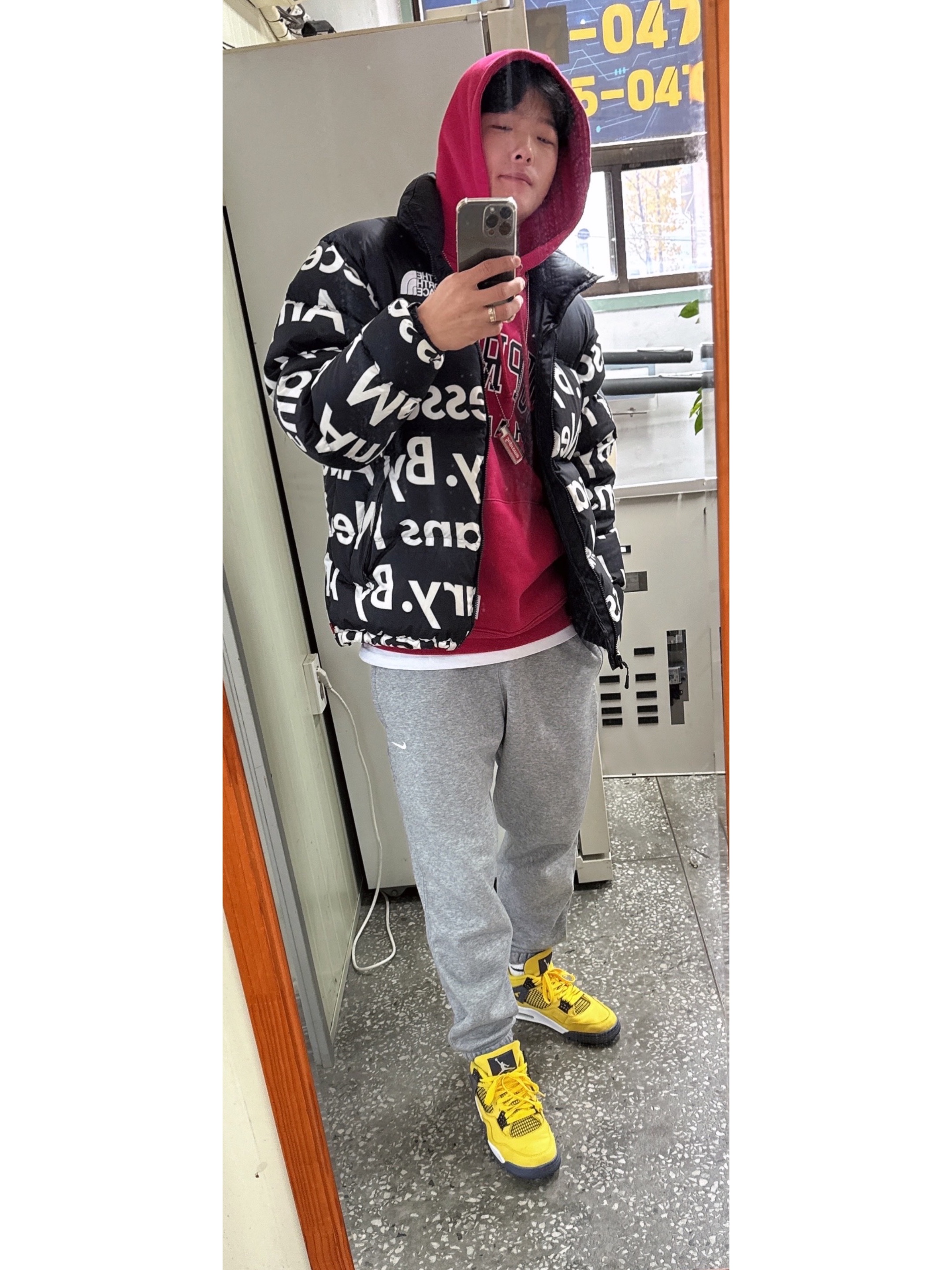Supreme x Nike ACG Denim 6-Panel Black - 22FW, Supreme Waist Bag Tan - 18SS 착용 스타일 - 2