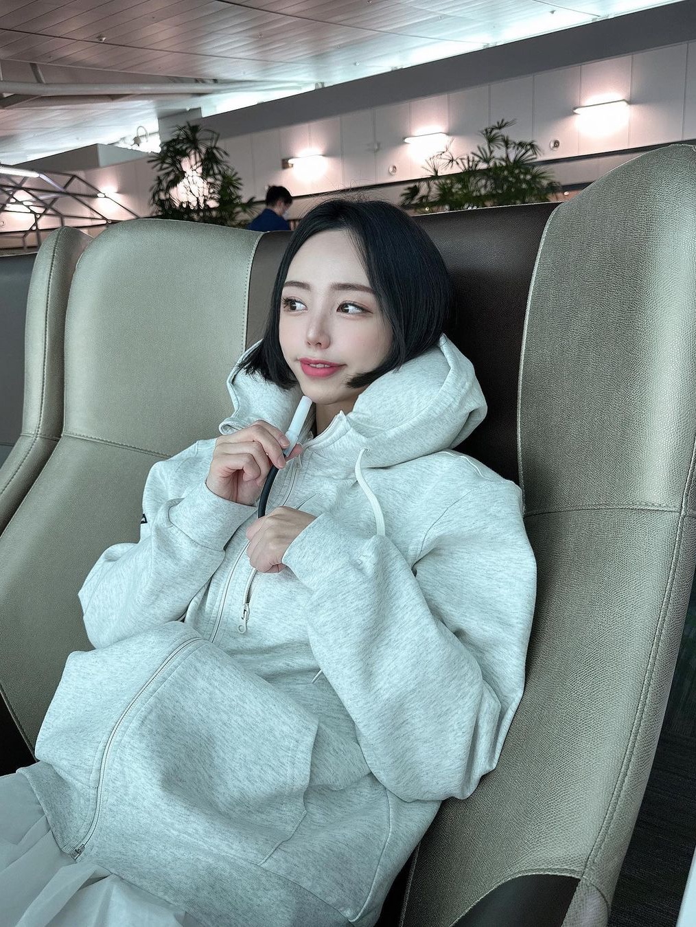 keek Pillowdy Hoody V2 Comfy fit Oatmeal 착용 스타일 - 3