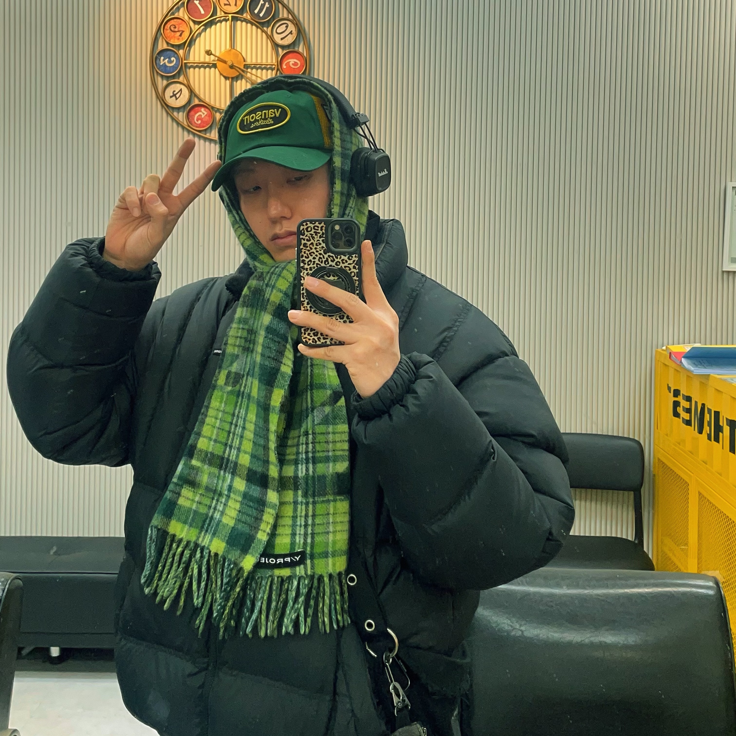 Supreme x Hysteric Glamour x Vanson Leathers Mesh Back 6-Panel Green - 24FW, Supreme Flannel Reversible Puffer Jacket Black - 22FW 착용 스타일 - 6