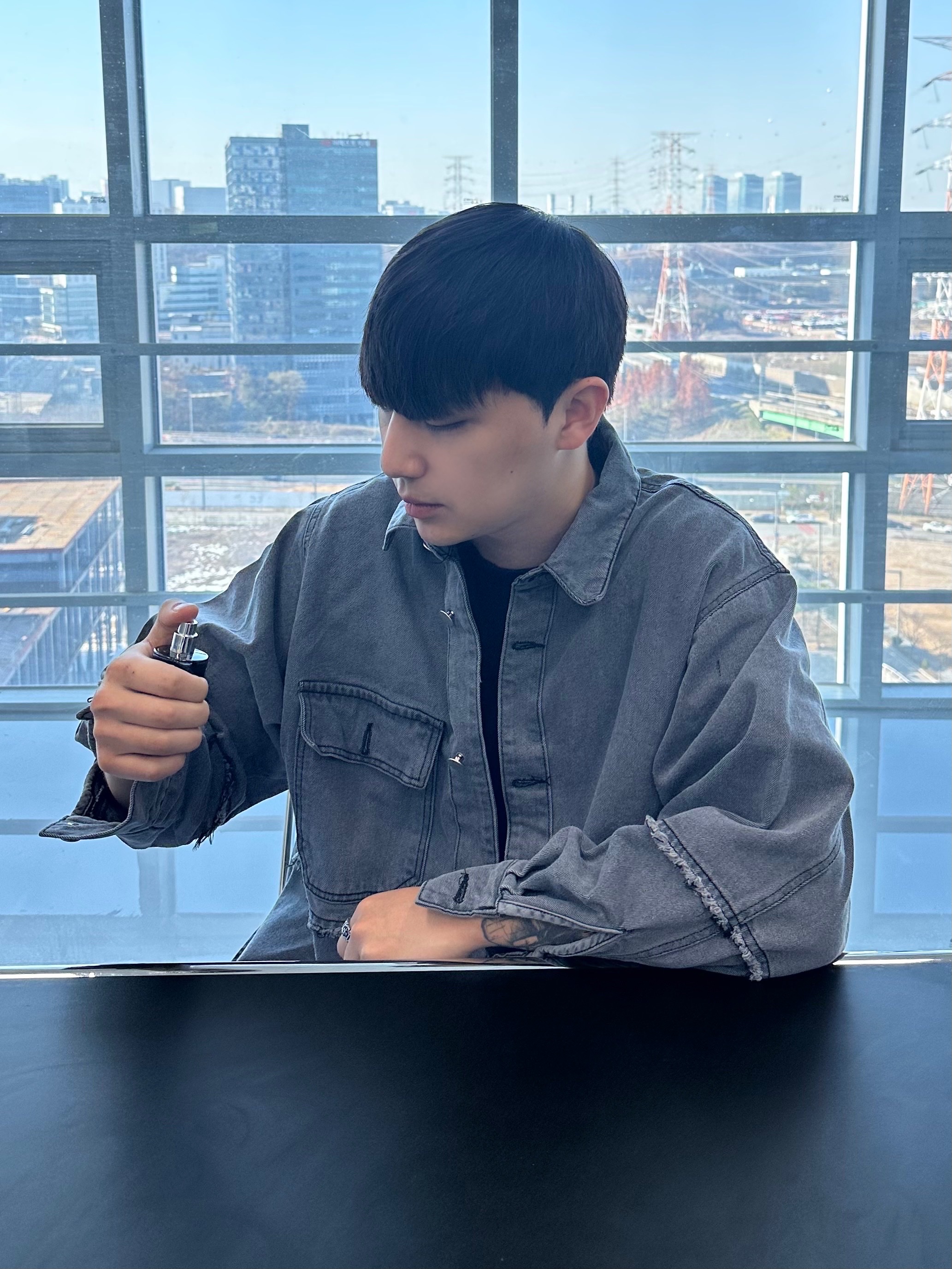 Gucci Interlocking G Ring Black Silver 착용 스타일