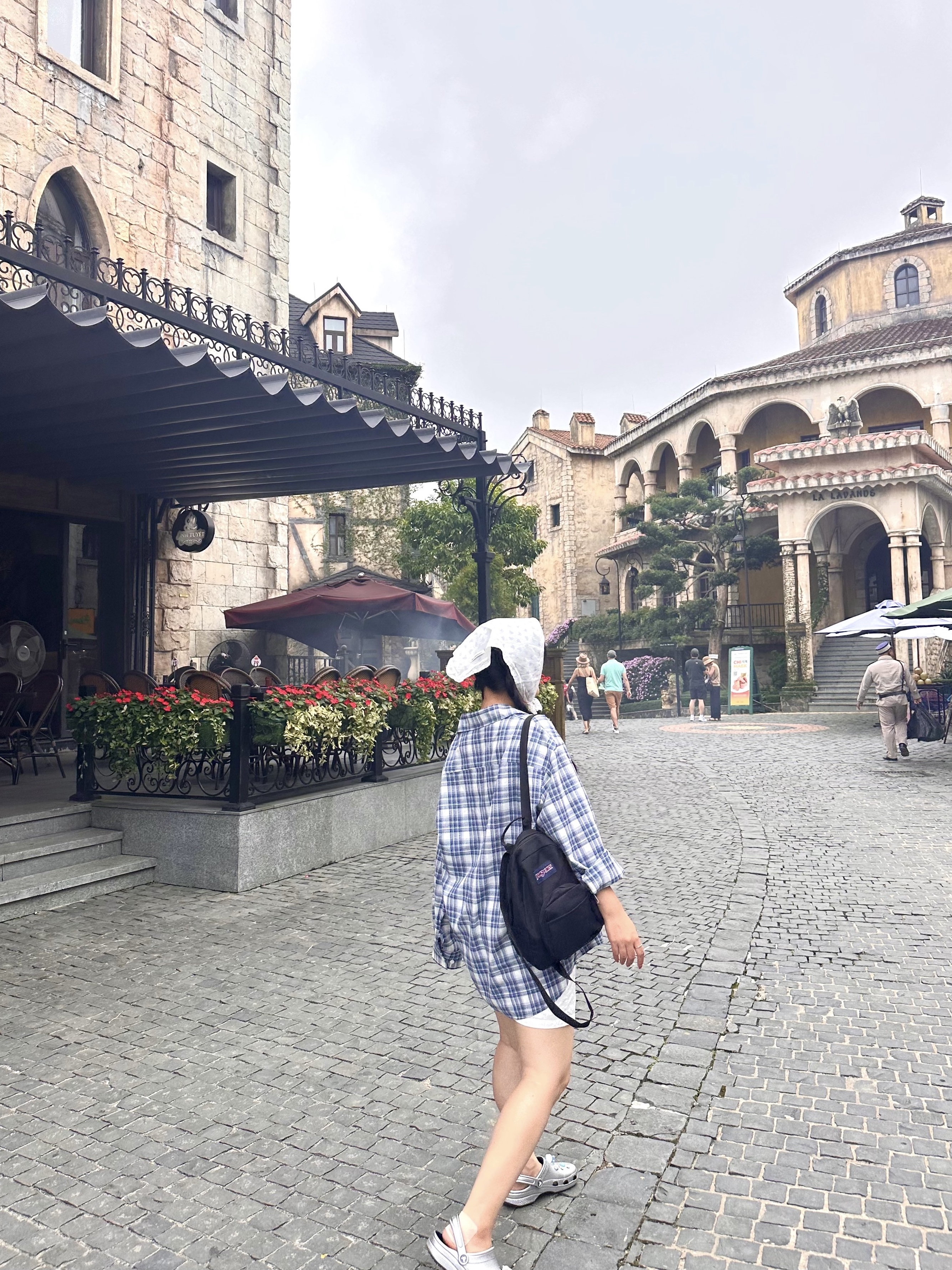 Jansport Half Pint Mini Backpack Black, Crocs Classic Metallic Clog Silver 착용 스타일