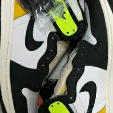 Jordan 1 Retro High OG Volt Gold 착용 스타일