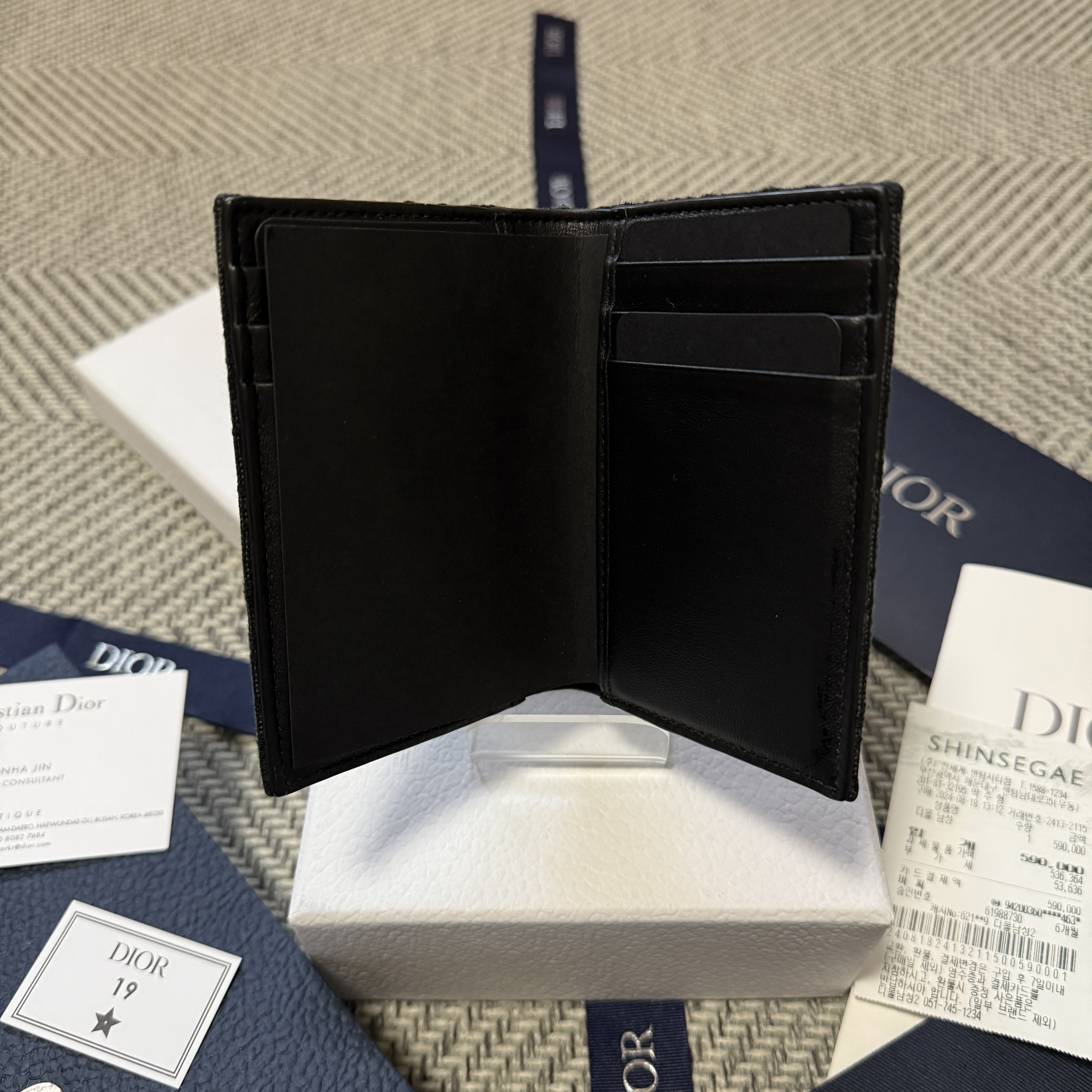 Dior Bi-Fold Card Holder Black Dior Oblique Jacquard 착용 스타일 - 5
