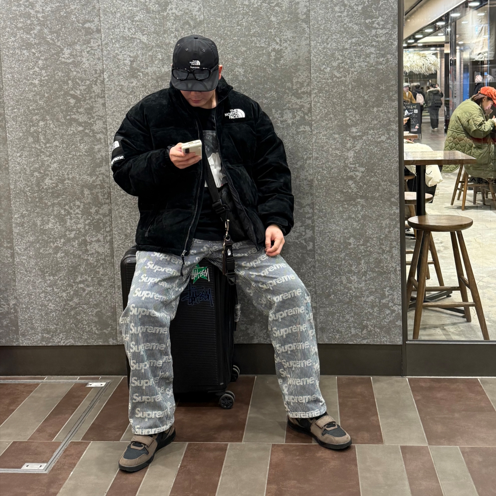 Supreme x The North Face Suede Nuptse Jacket Black - 23FW, Supreme x The North Face Split 6-Panel Black - 24SS 착용 스타일 - 2