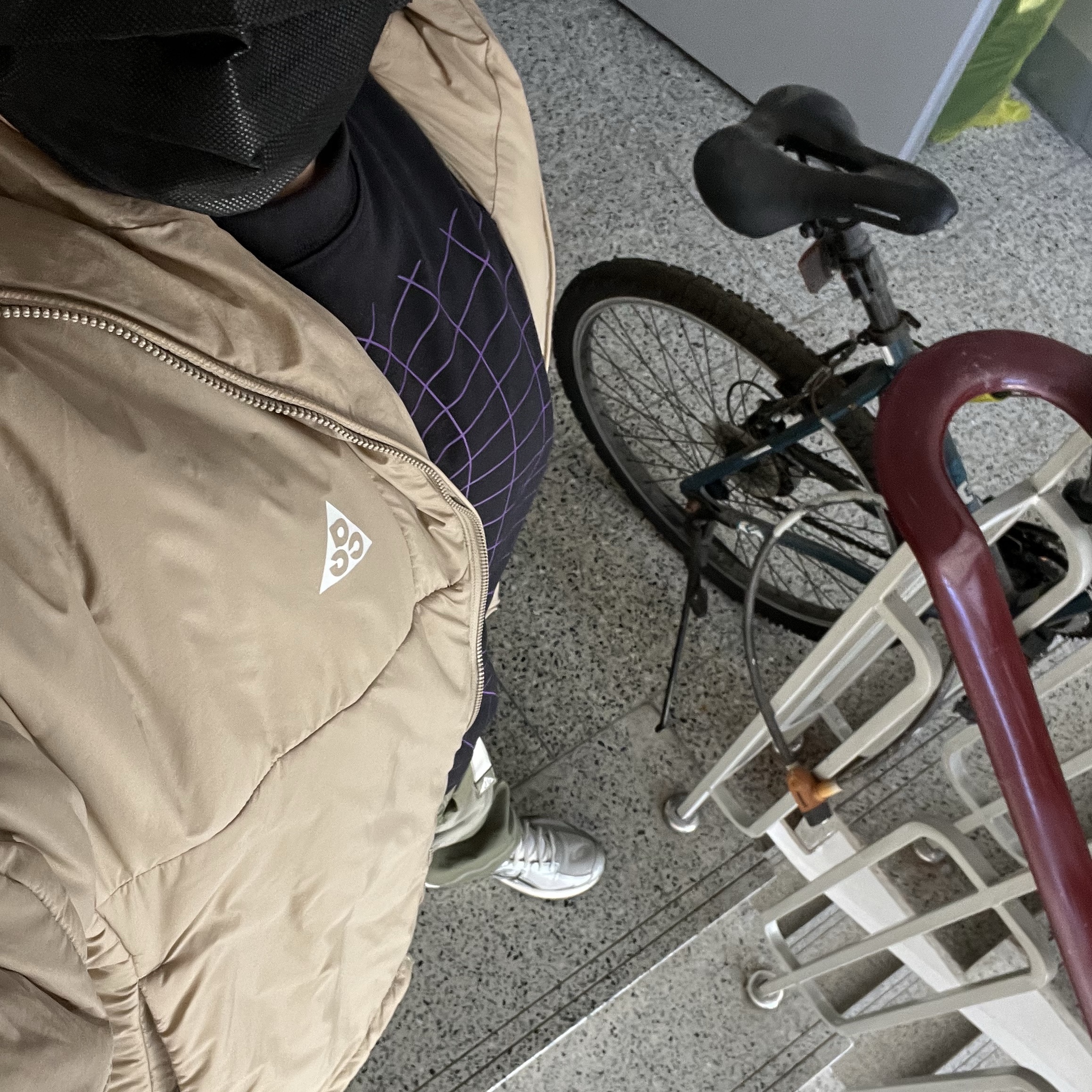 Asics Jog 100 S White Black - 2E Wide, Nike ACG Smith Summit Cargo Pants Medium Olive - Asia 착용 스타일