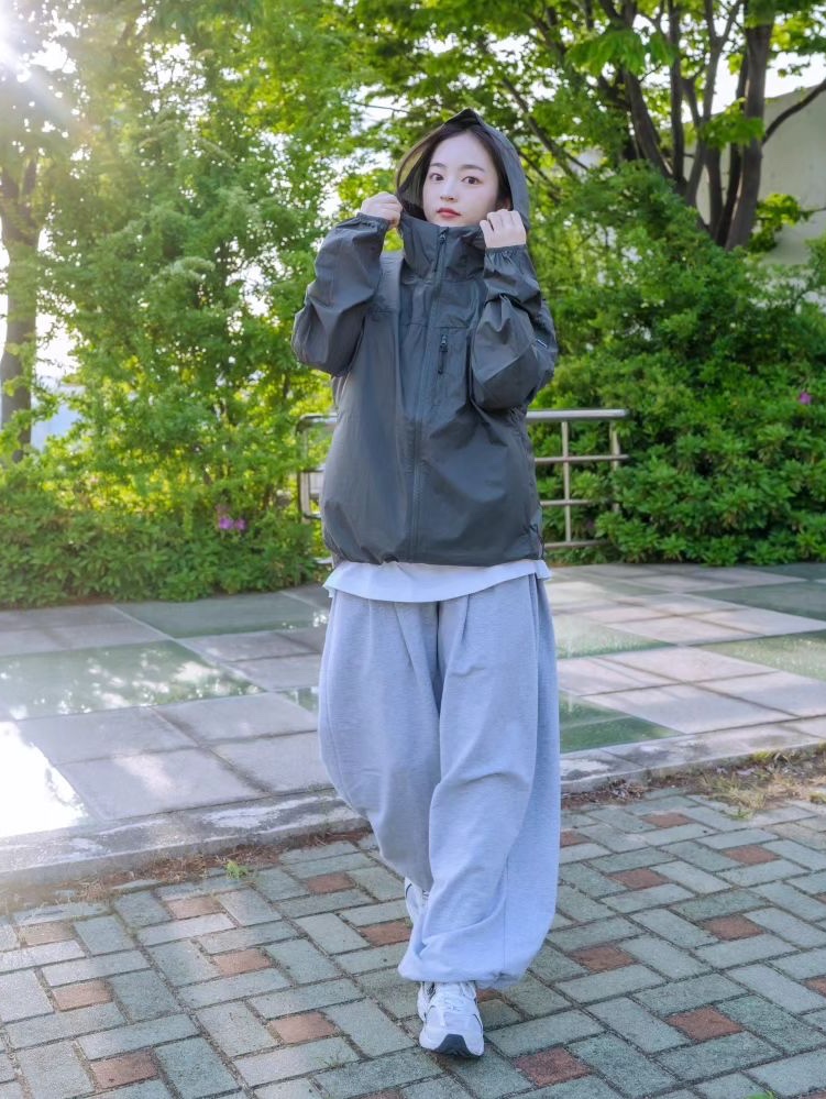 keek Pillowdy UV Light Windbreaker V2 Khaki 착용 스타일 - 2