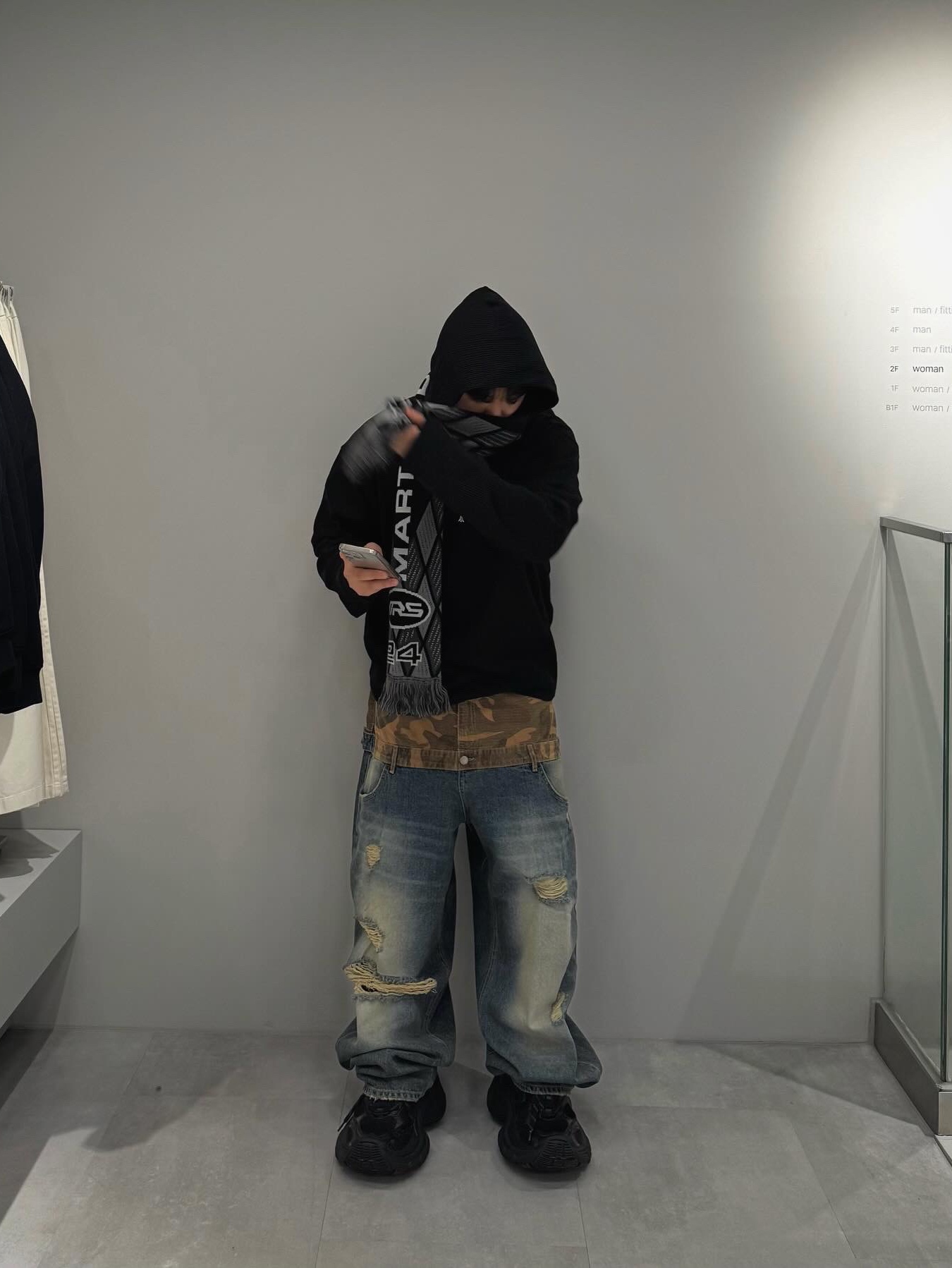 Supreme x Martine Rose Scarf Black - 24FW, Balenciaga 10XL Sneakers Black 착용 스타일