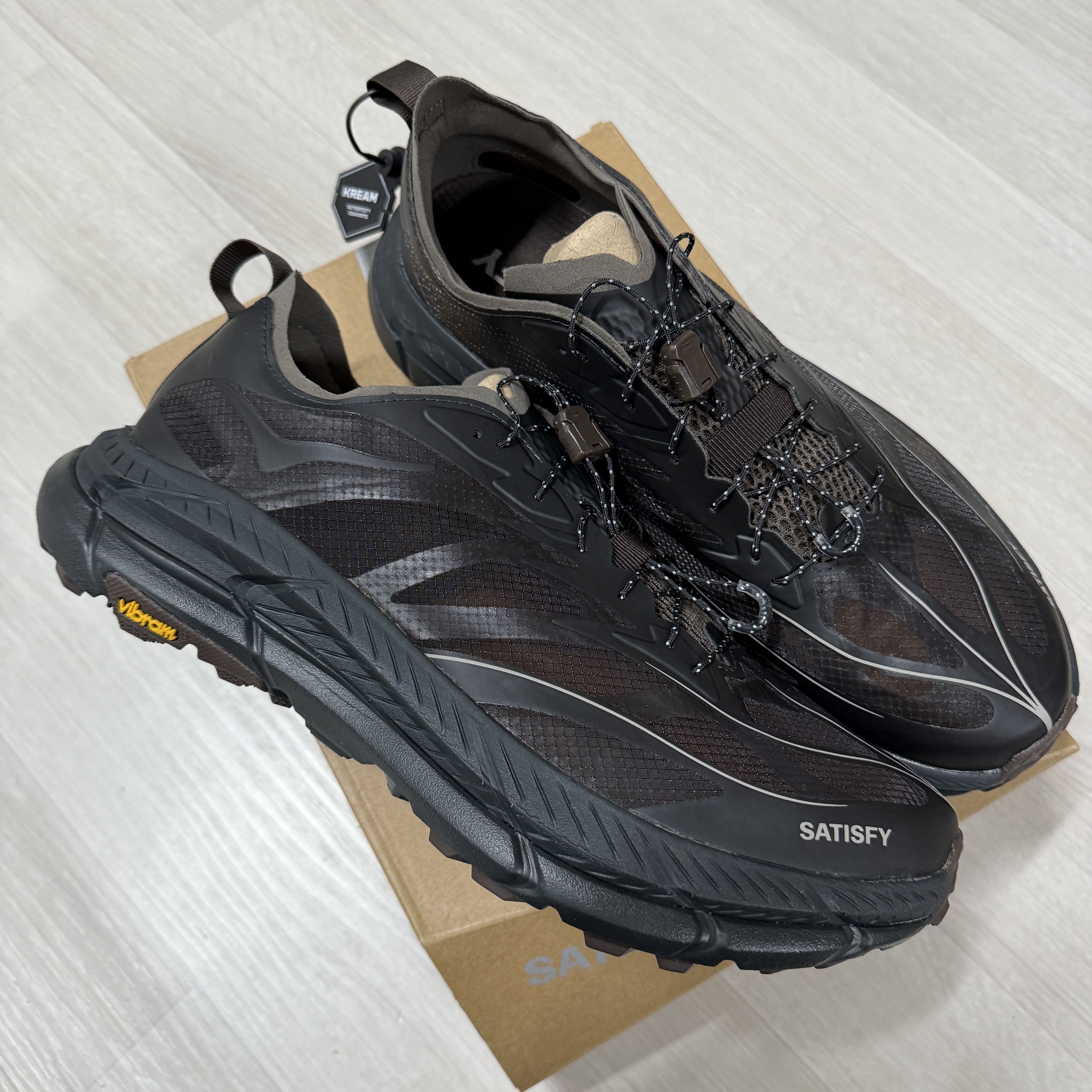 Hoka x Satisfy Mafate Speed 4 Lite Coffee 착용 스타일 - 4