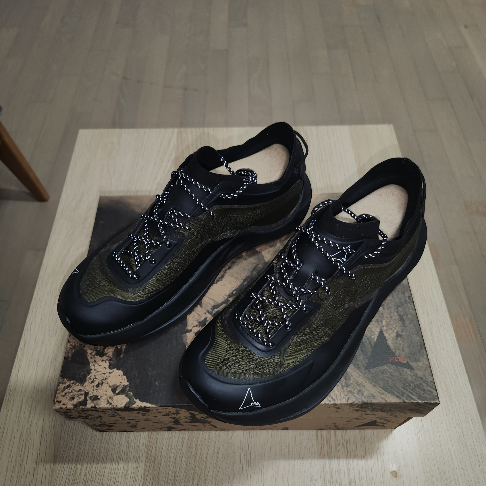 Roa Sella Olive Black 착용 스타일 - 1