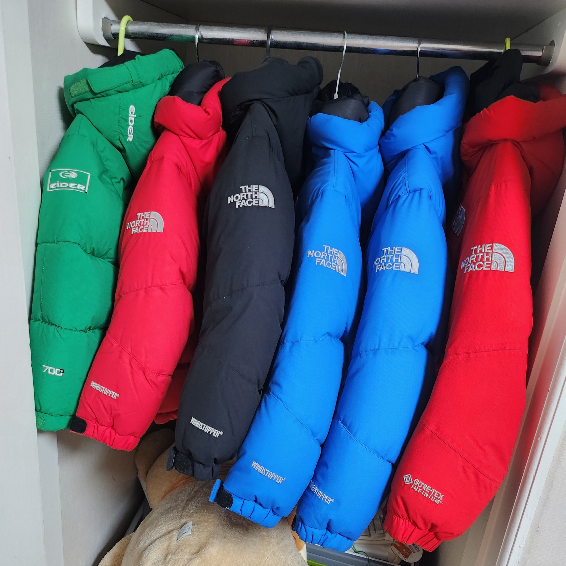 The North Face Himalayan Parka Red, The North Face Himalayan Parka Black 착용 스타일