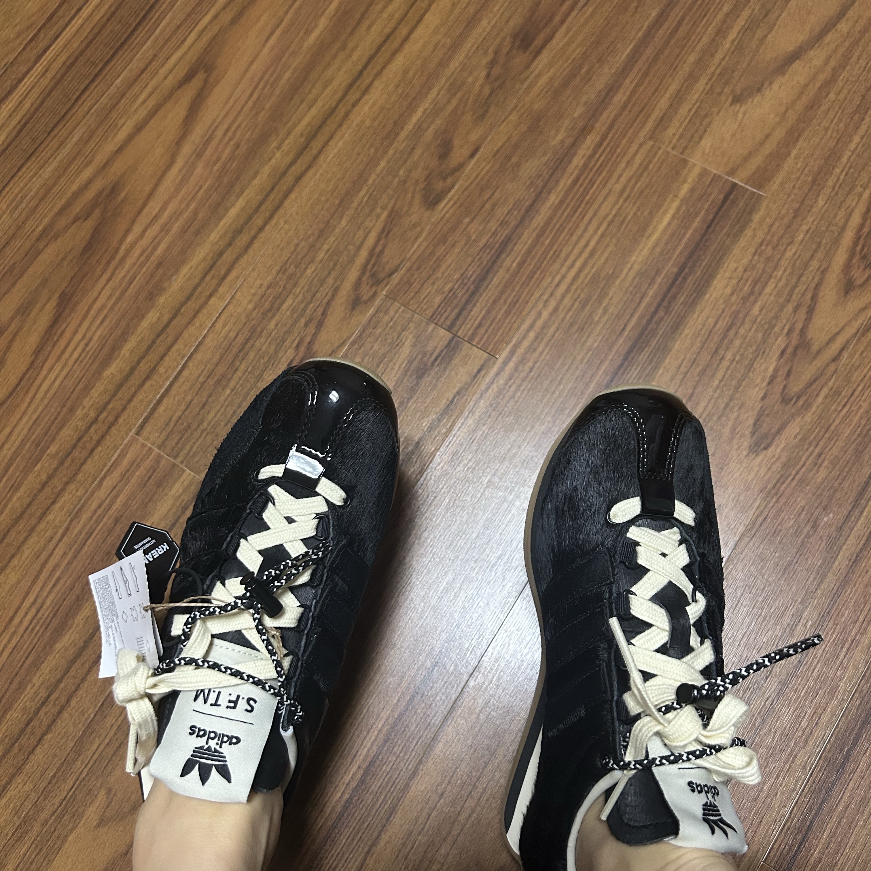 Adidas x Song for the Mute Country OG Core Black Cream White 착용 스타일