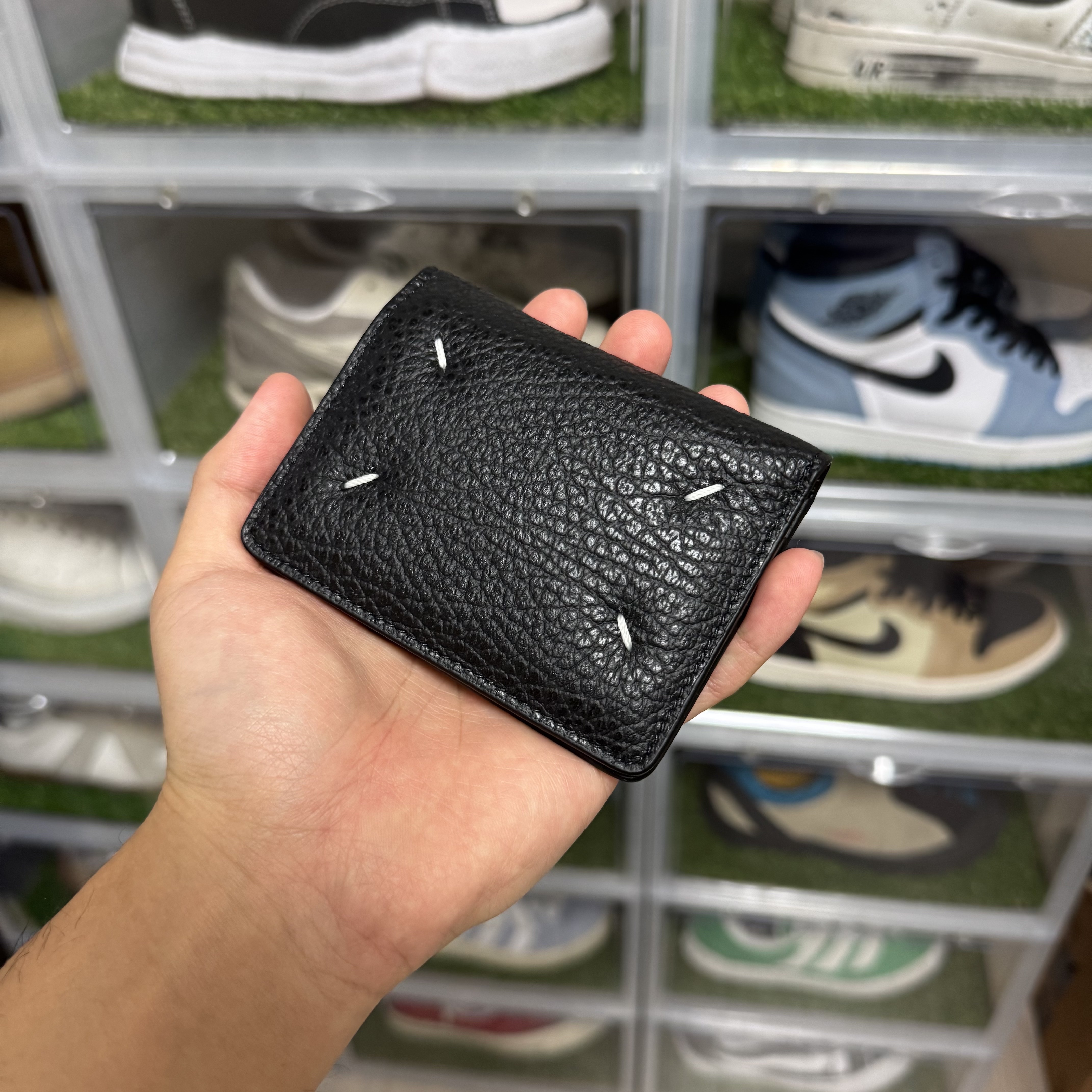 Maison Margiela Keyring Wallet Black 착용 스타일