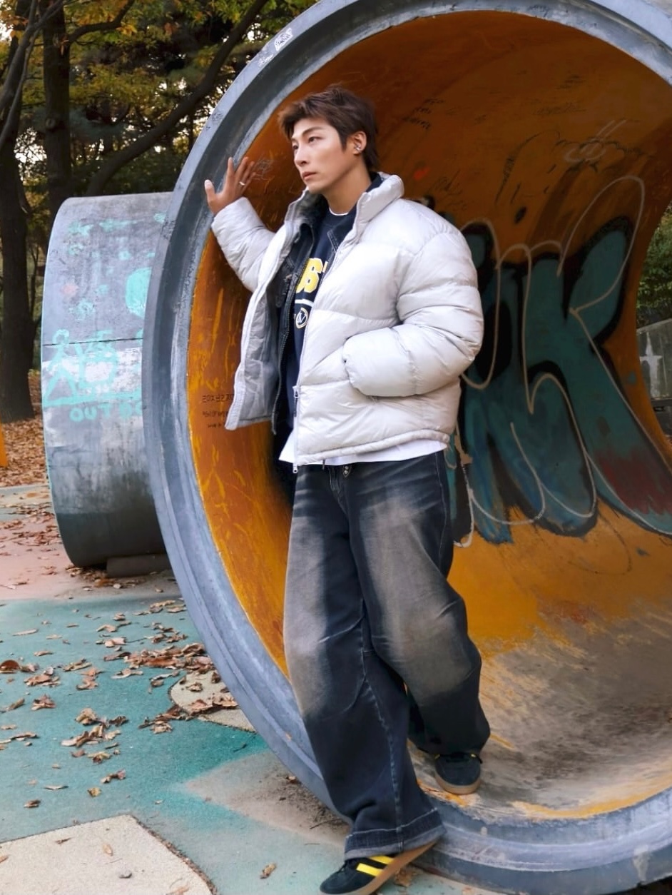 BLR Dusk Parachute Wide Denim Pants Blue 착용 스타일