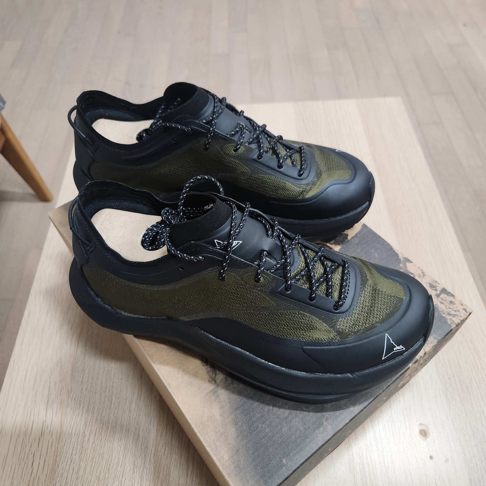 Roa Sella Olive Black 착용 스타일 - 4