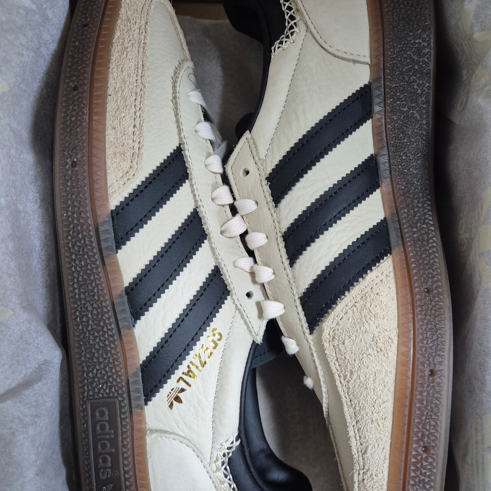 (W) Adidas Spezial Handball Wonder White Core Black 착용 스타일 - 2