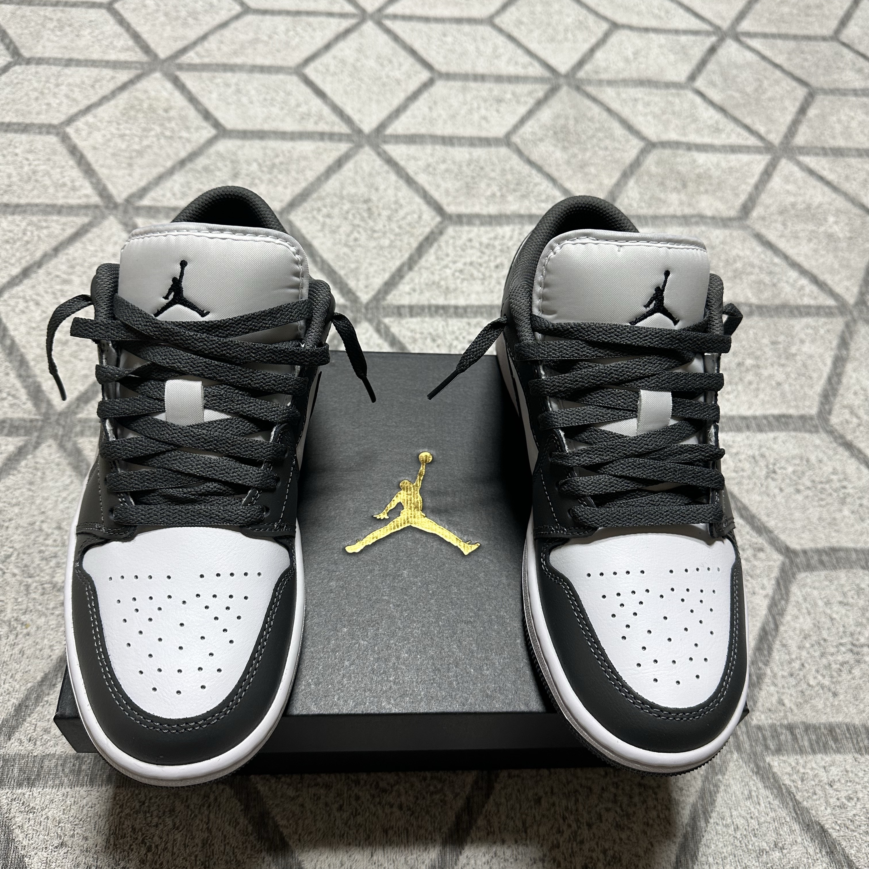 Jordan 1 Low White Iron Grey 착용 스타일 - 2