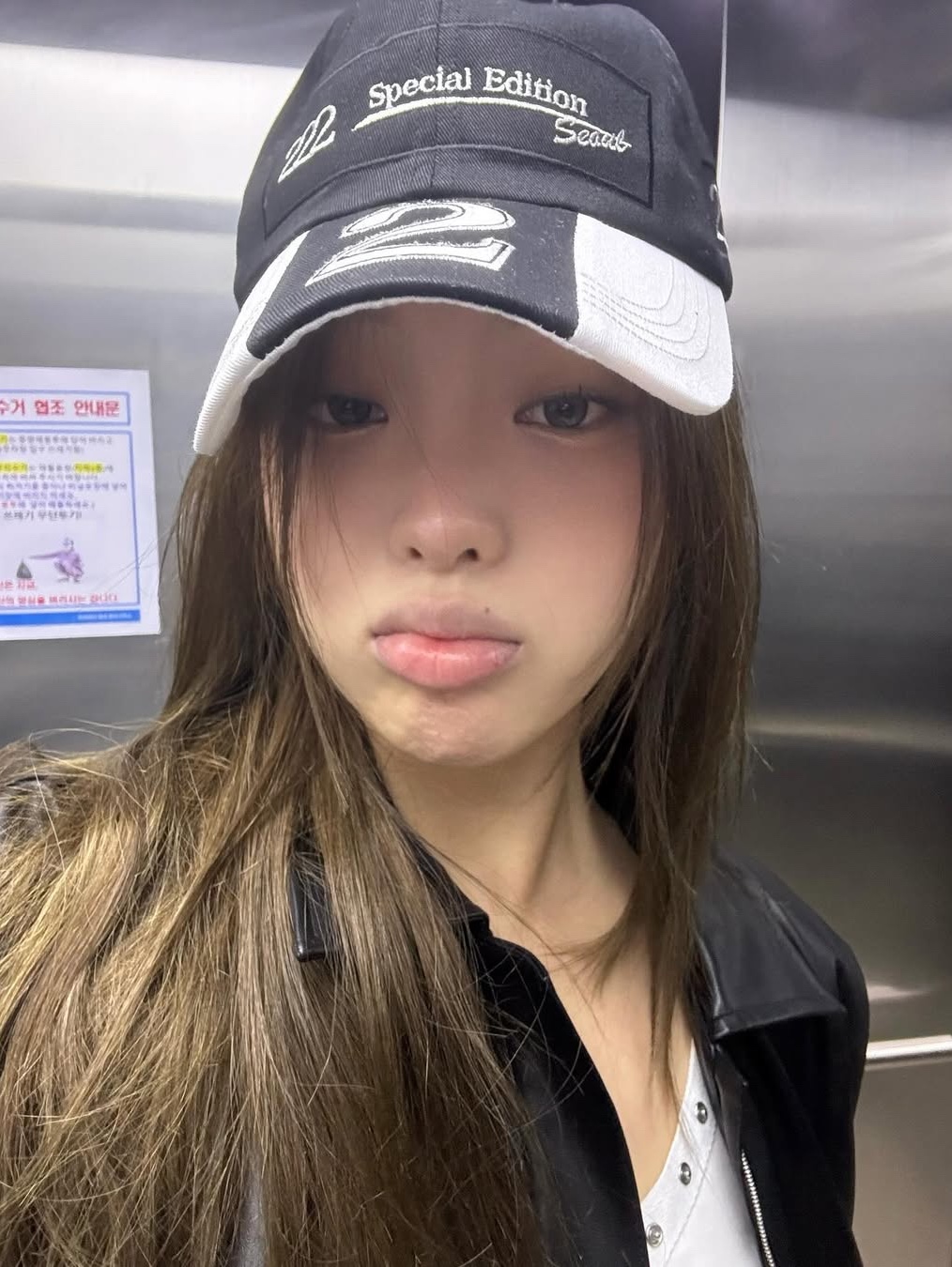 222 HAT 002 BLACK, 222 HAT 002 WHITE 착용 스타일