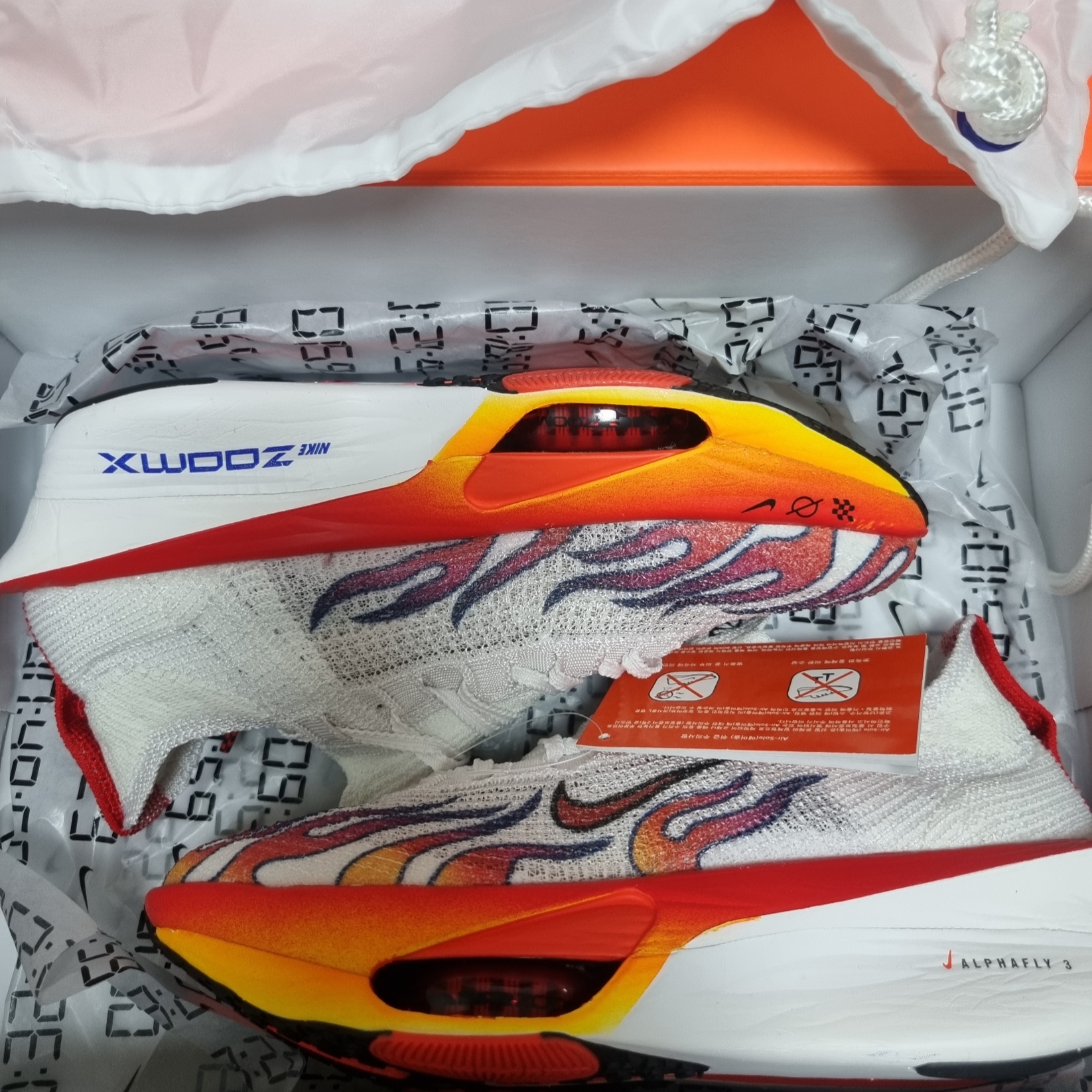 Nike Air Zoom Alphafly Next% 3 PRM White Habanero Red 착용 스타일 - 2
