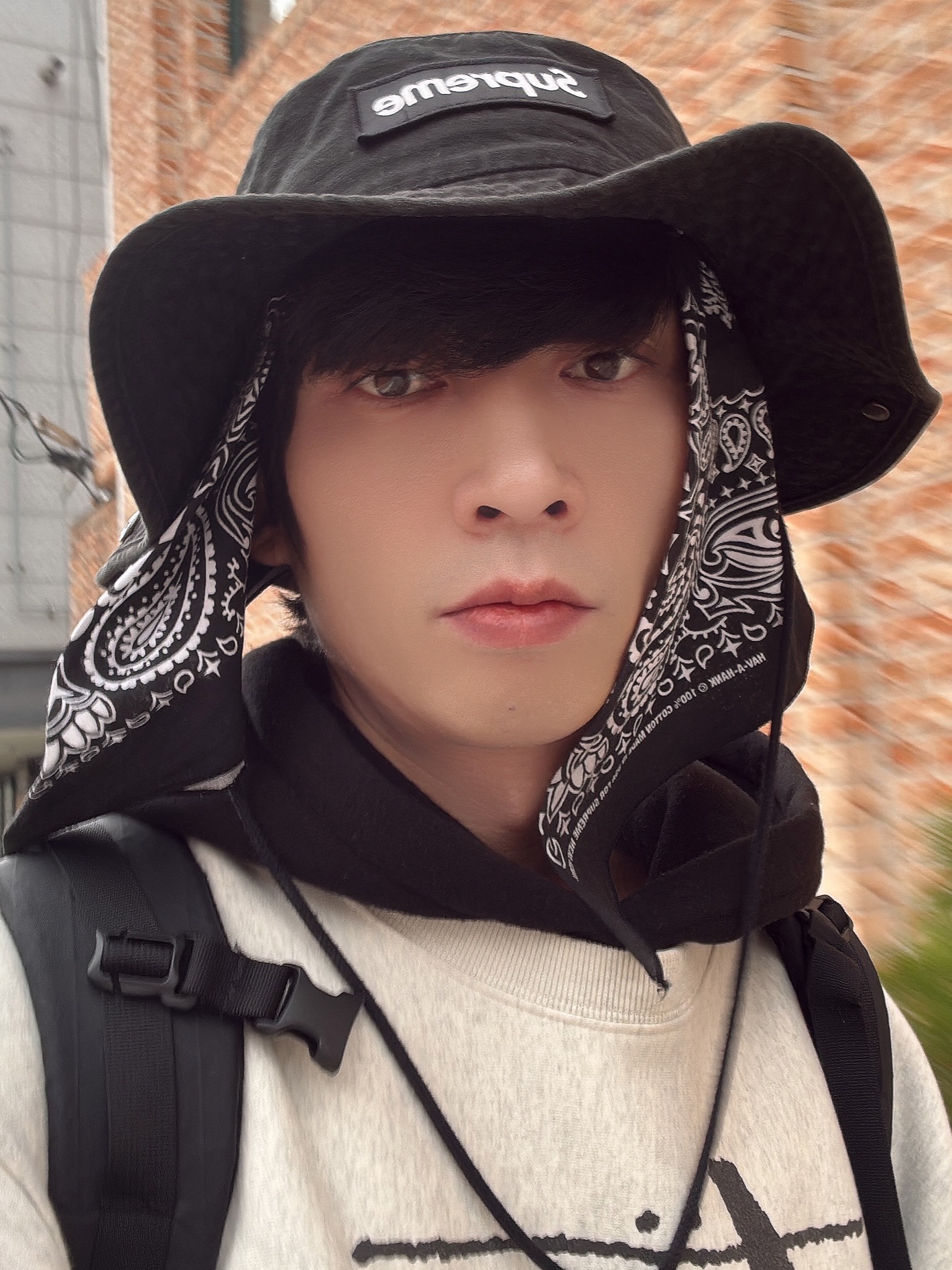 Stussy World Tour Crew Ash Heather 2022, IAB Studio Hoodie Black 착용 스타일 - 4