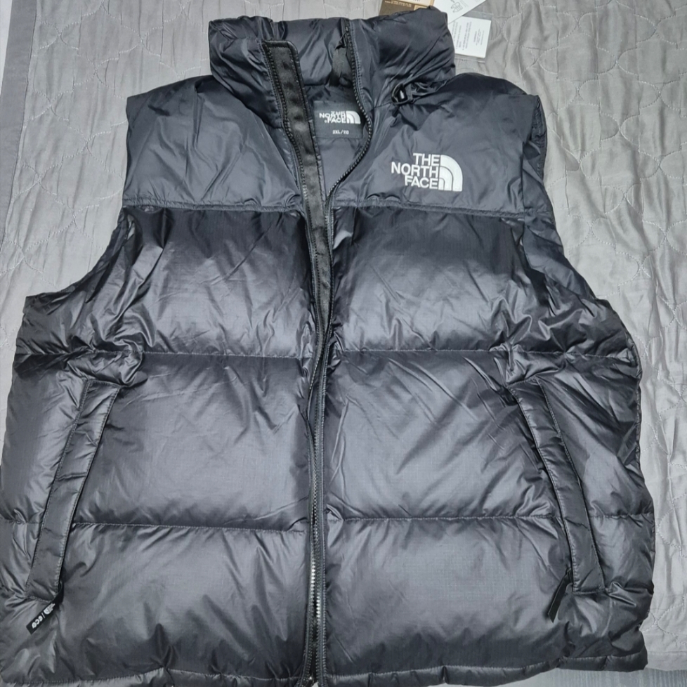 The North Face 1996 Eco Nuptse Vest Black 착용 스타일