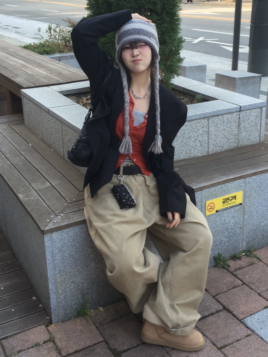 Supreme Featherweight Down Trooper Black - 23FW, Birkenstock Boston Suede Leather Taupe - Regular 착용 스타일 - 4