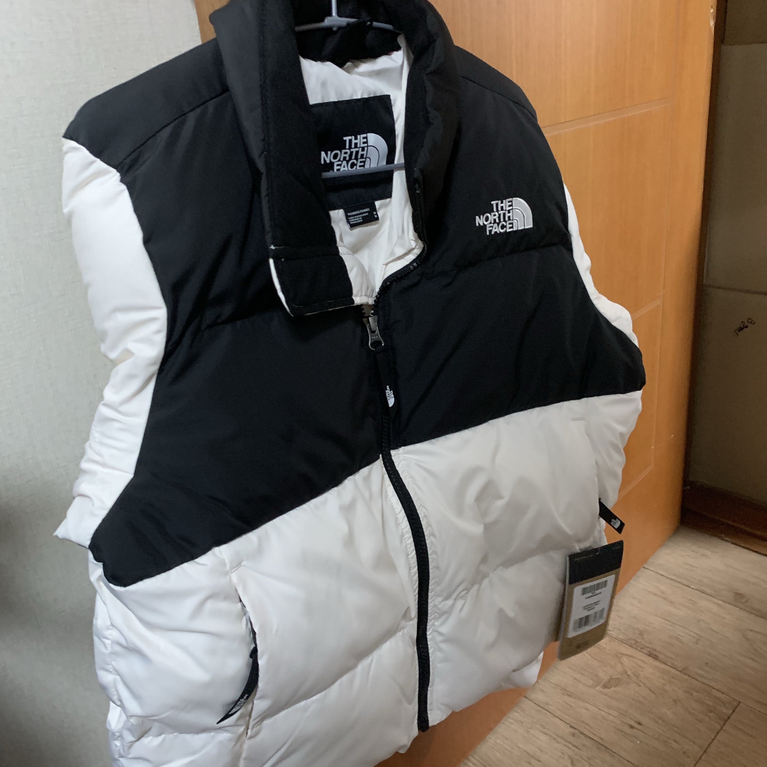 (W) The North Face Saikuru Jacket White Dune 착용 스타일 - 1