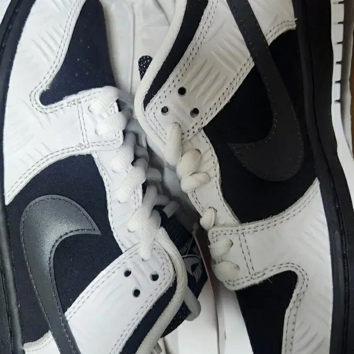 Nike x Tightbooth SB Dunk Low Pro Black and White 착용 스타일