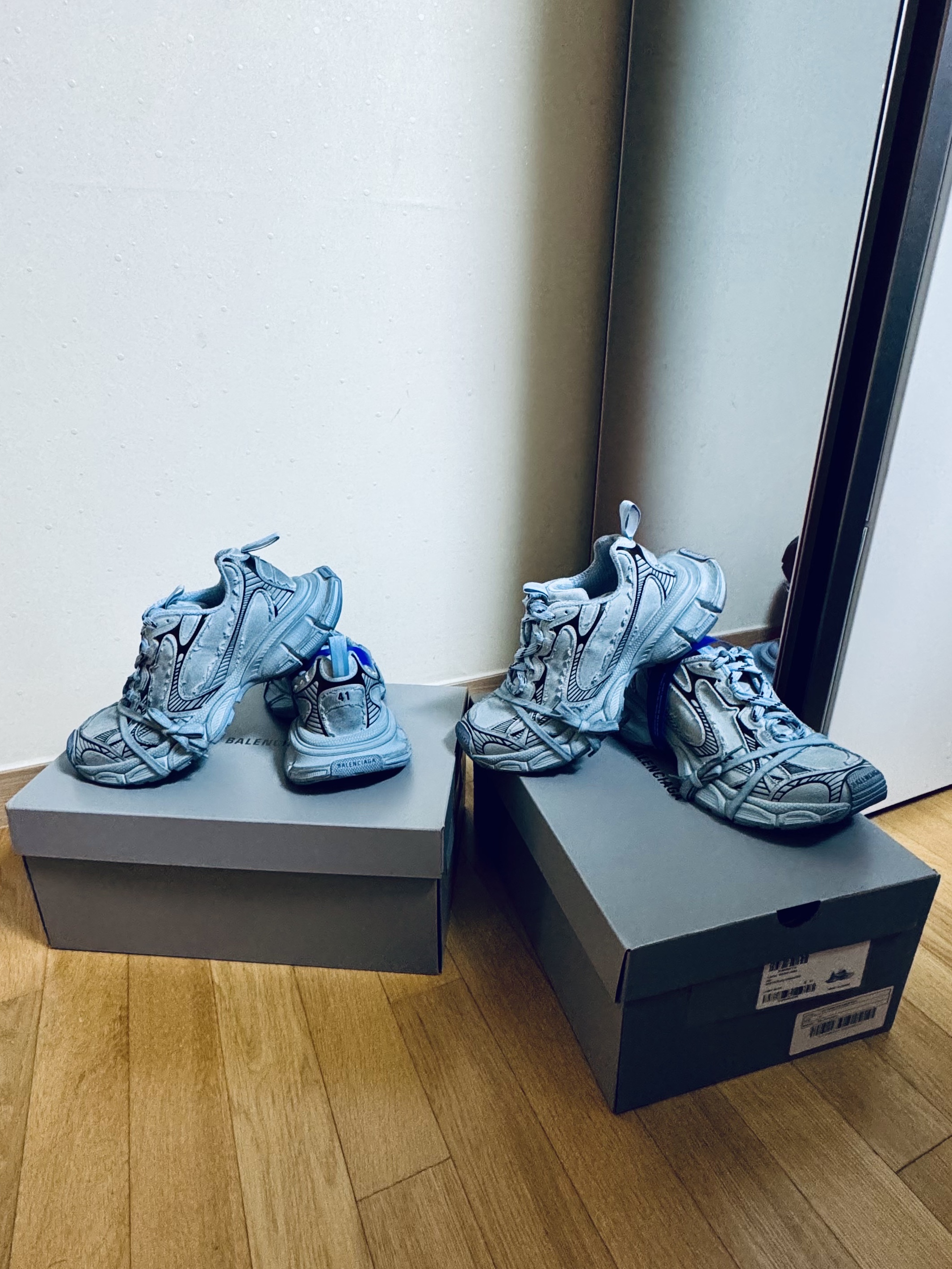 Balenciaga 3XL Sneakers Light Blue 착용 스타일
